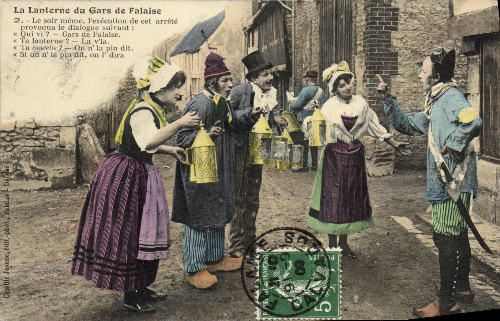 CPA La Lanterne du Gars de Falaise Folklore Costume