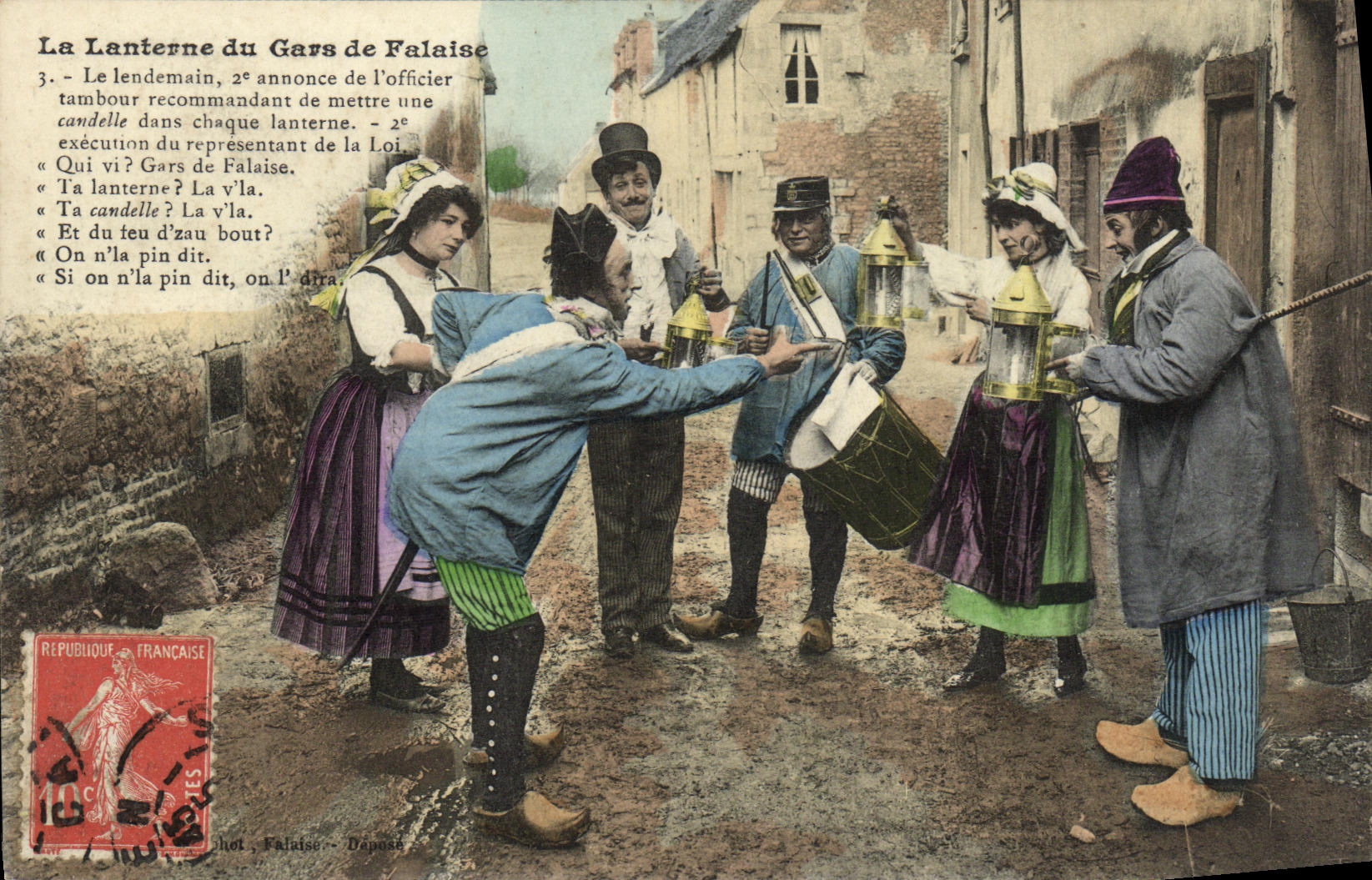 CPA La Lanterne du Gars de Falaise Folklore Costume