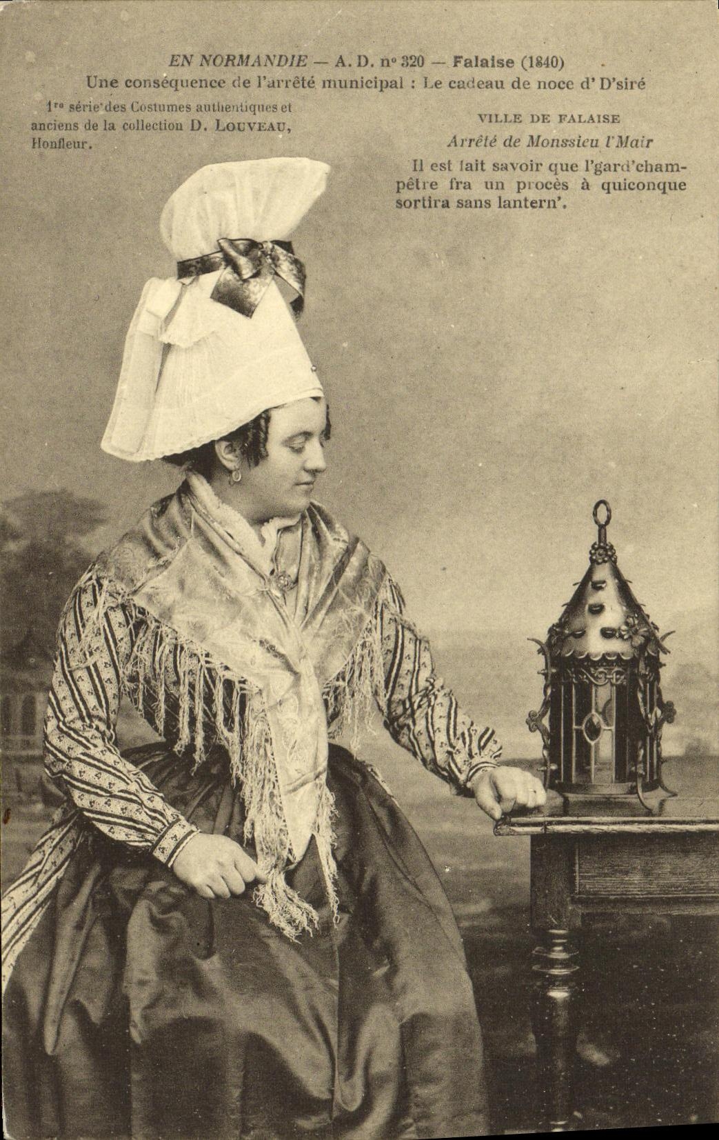 La POSTAL de la VENDIMIA en traje del folklore de Normandia D Falaisienne TIENE