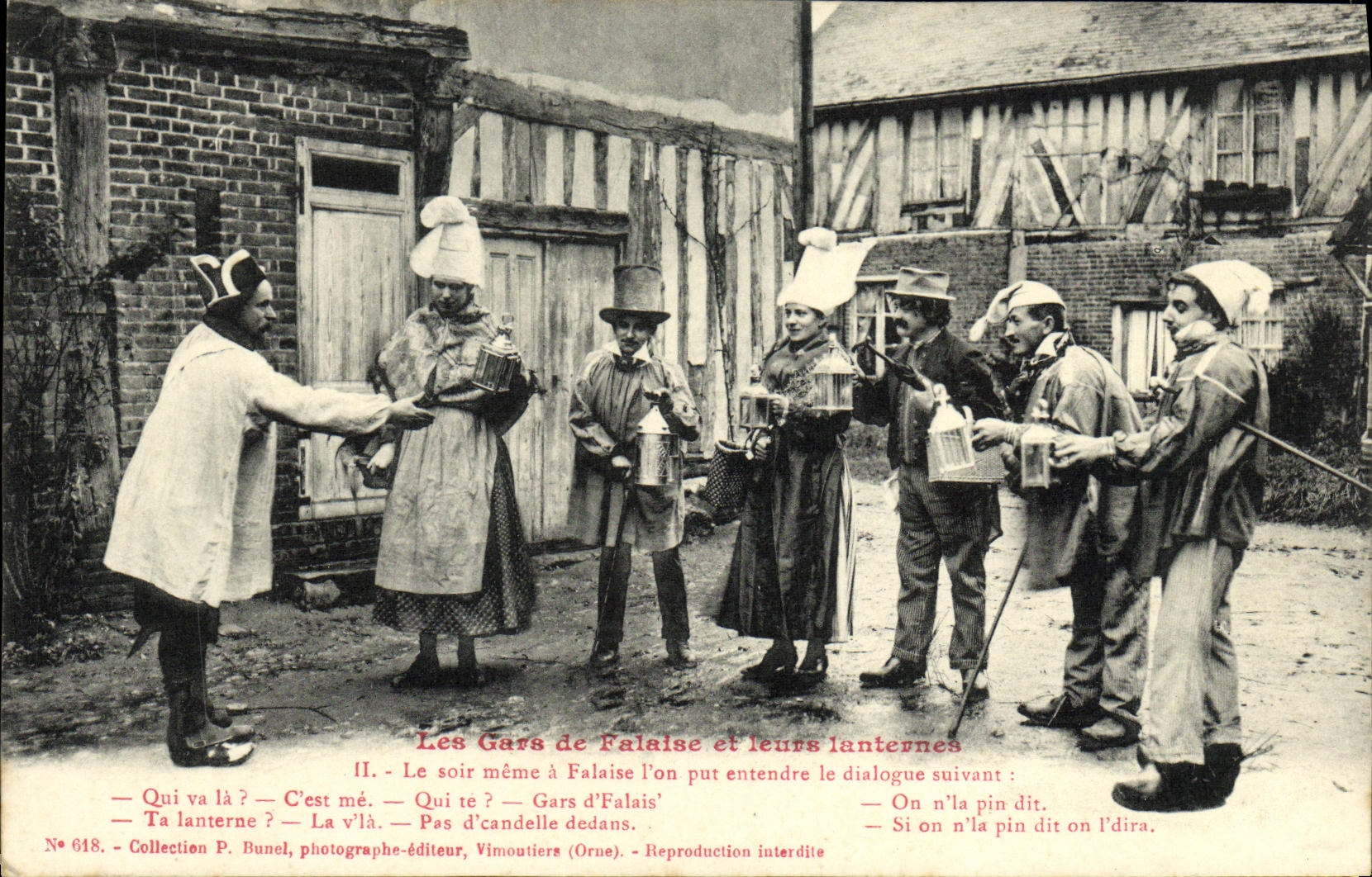CPA Les Gars de Falaise et leurs lanternes Folklore Costume