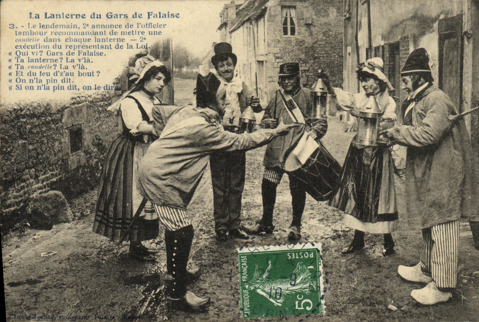 CPA La Lanterne du Gars de Falaise Folklore Costume