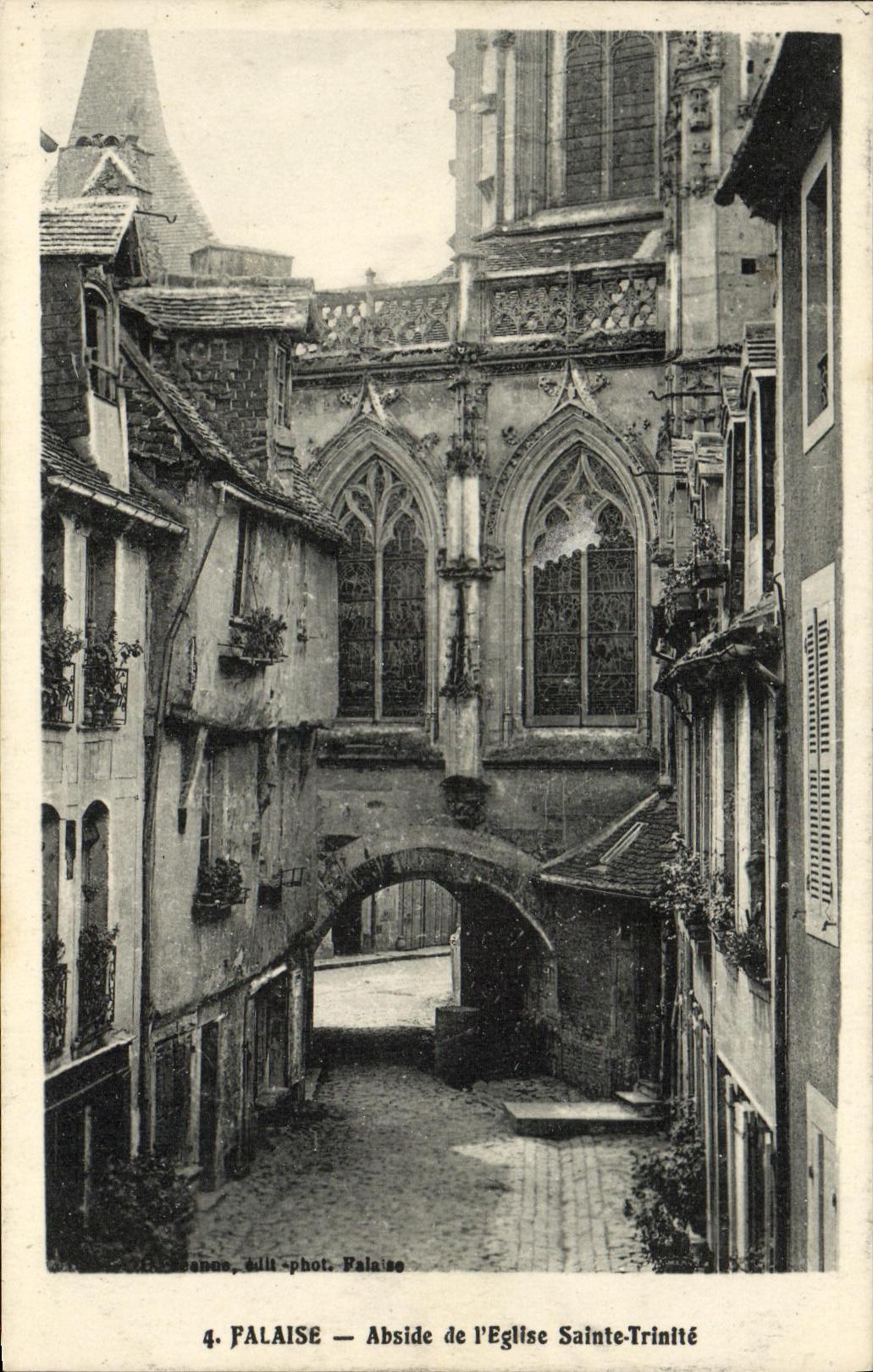 VINTAGE POSTCARD Cliff Apse of L Church Holy Trinity