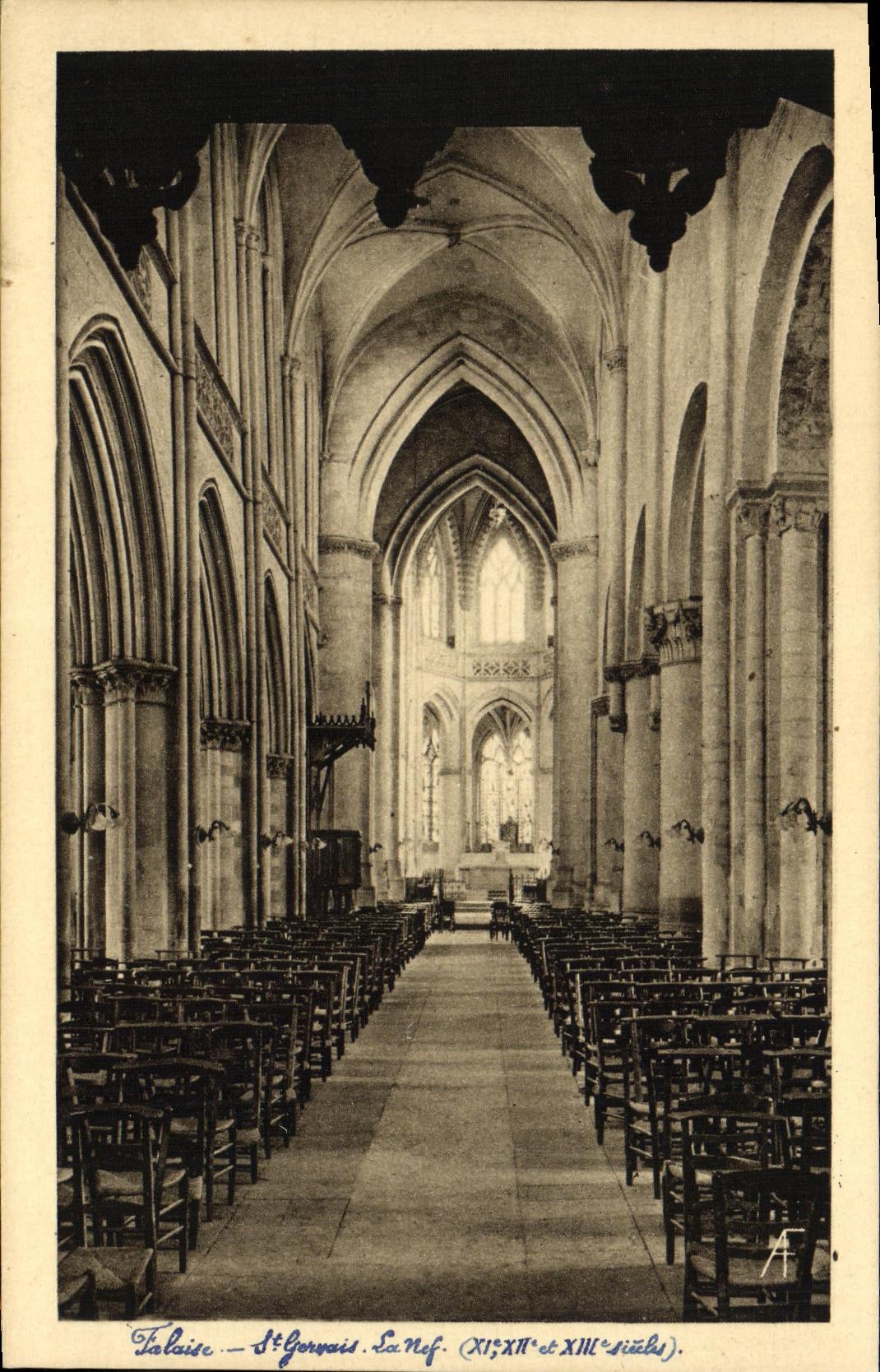 VINTAGE POSTCARD Cliff Gervais Saint the nave
