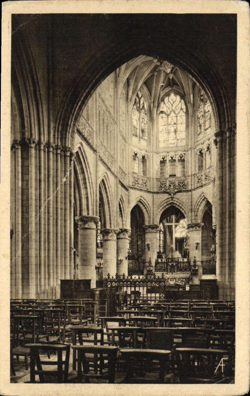 CPA Falaise Interieur de l Eglise de la Trinite Le Choeur