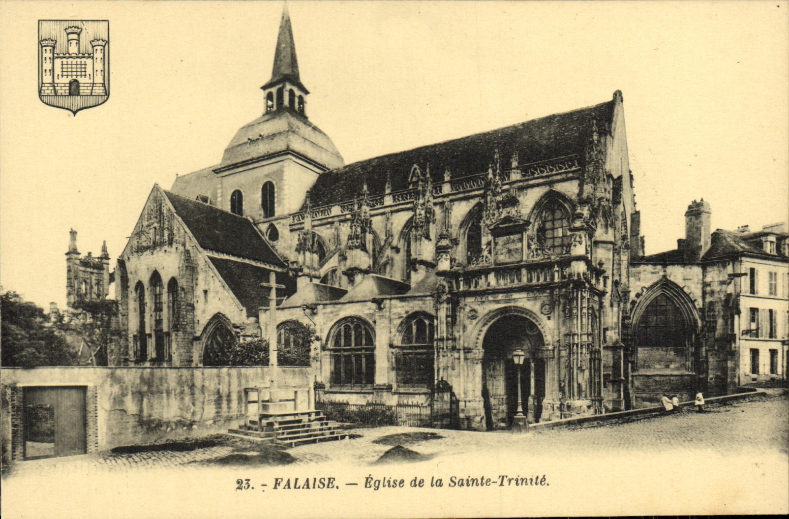 CPA Falaise Eglise de la Sainte Trinite