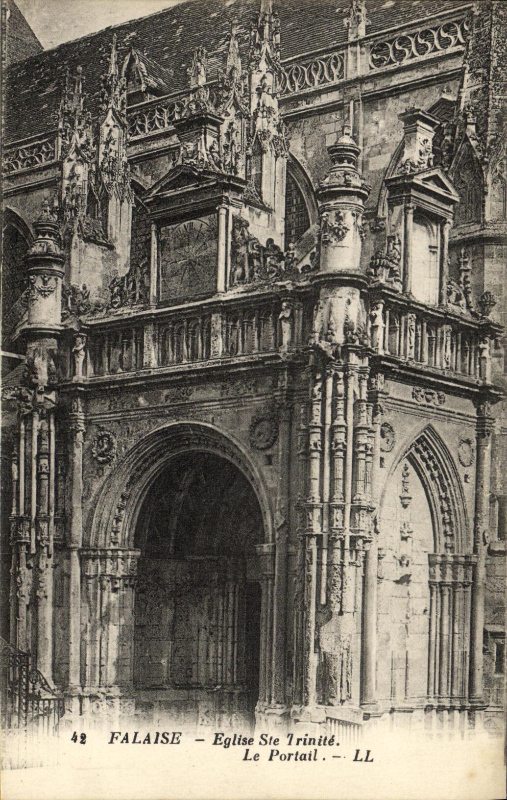 CPA Falaise Eglise de la Trinite Le Portail