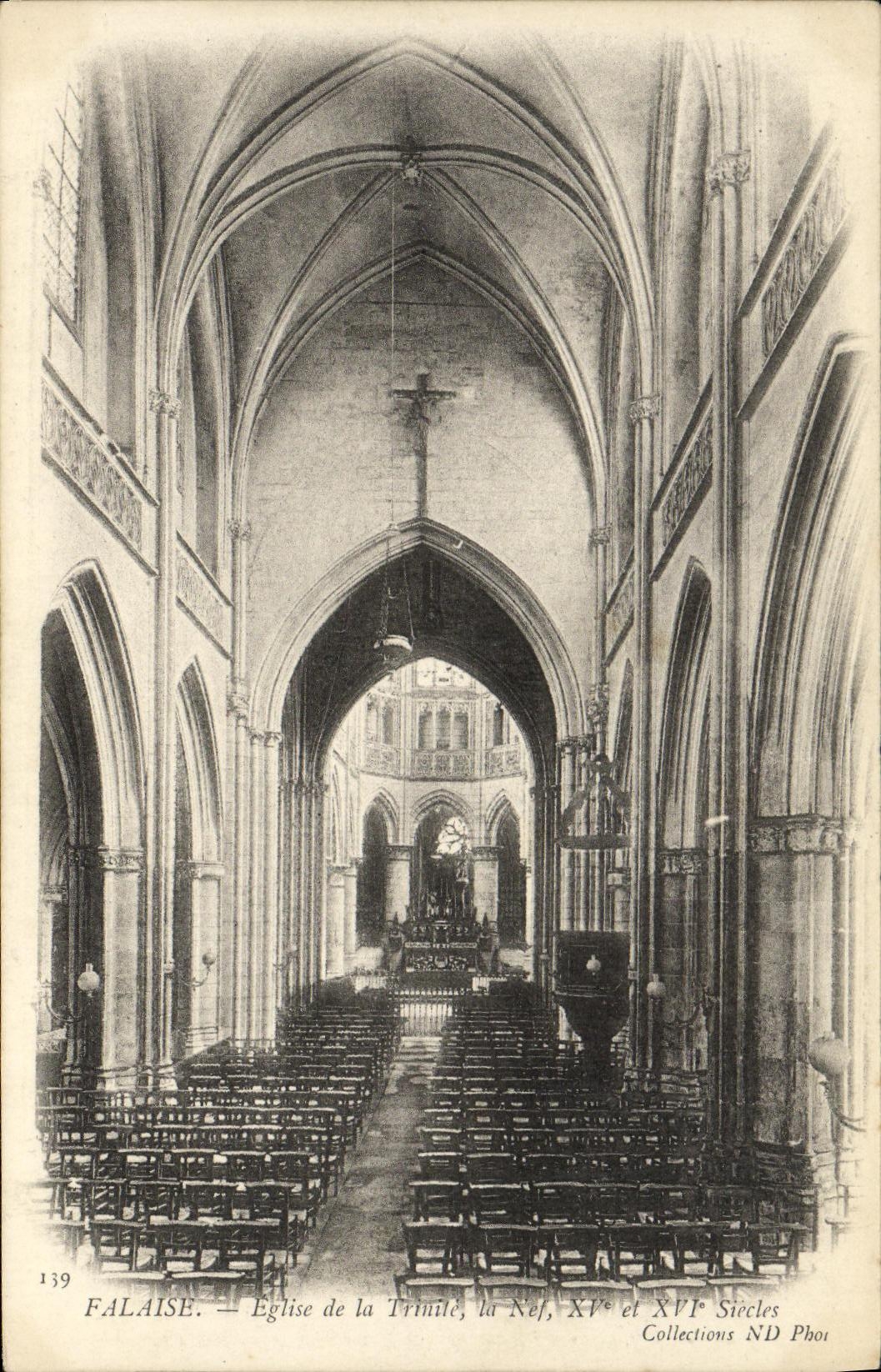 CPA Falaise Eglise de la Trinite la Nef XVe et XVle siecles