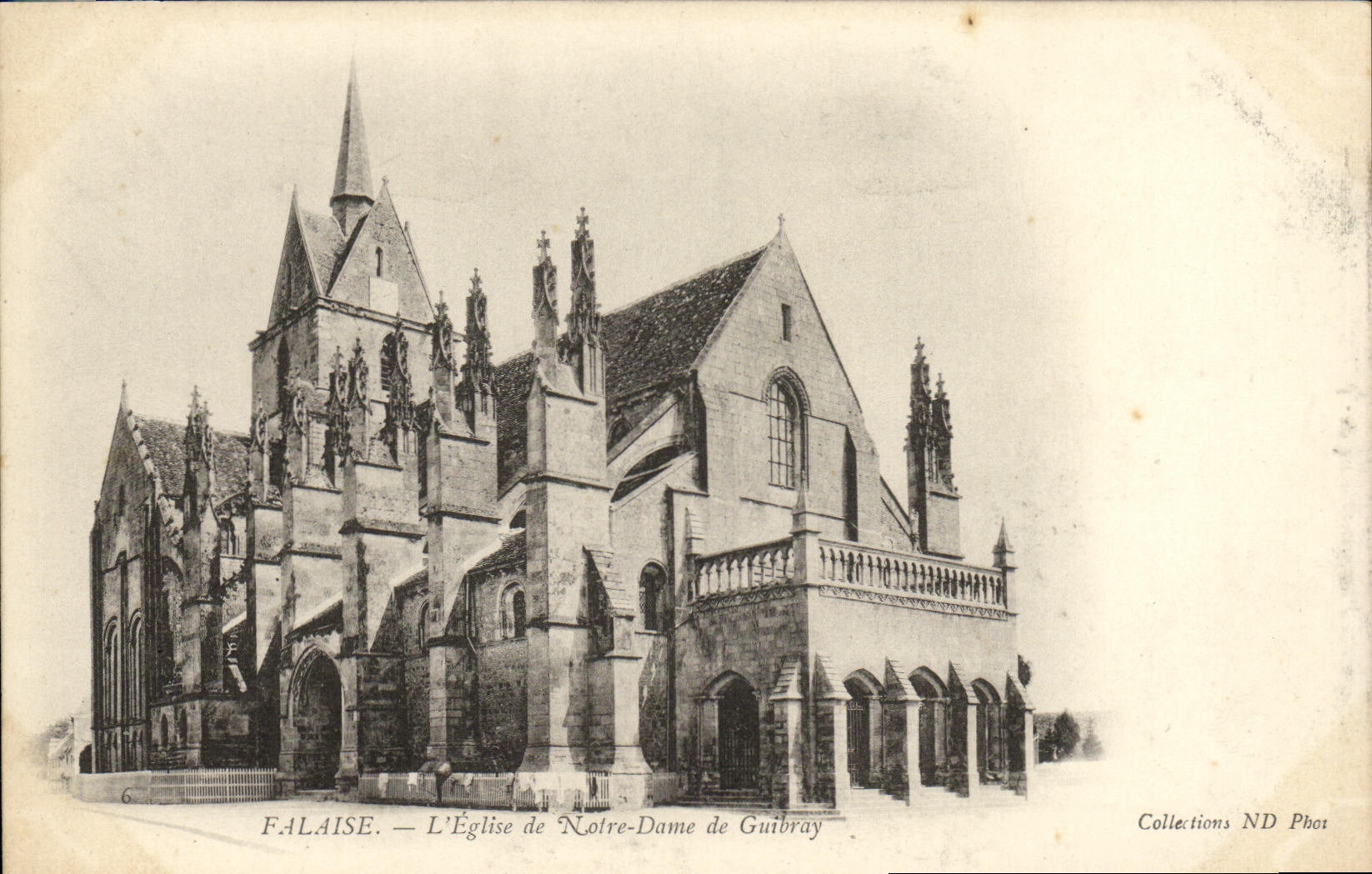 CPA Falaise L Eglise de Notre Dame de Guibray