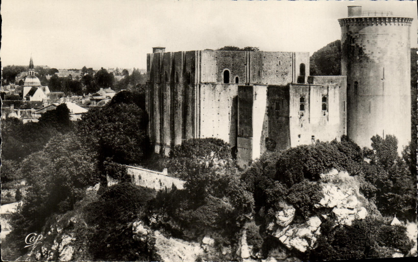 CPM Falaise Le Chateau pris du Mont Myrrha
