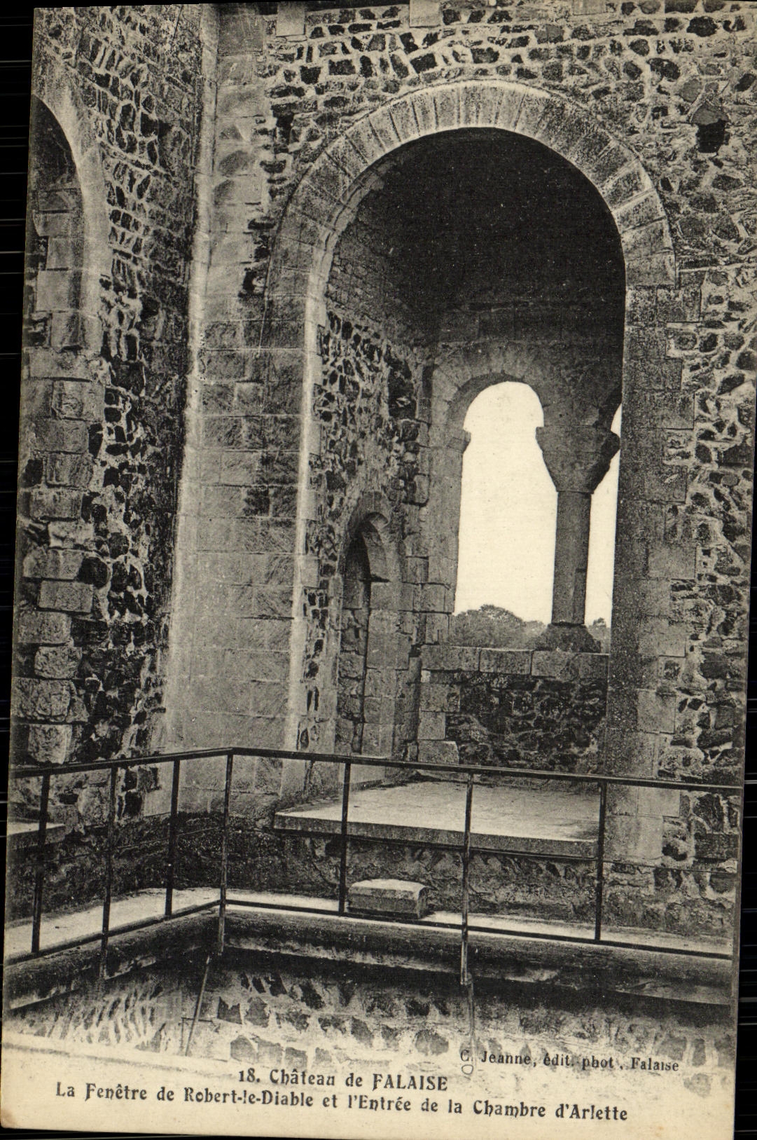 VINTAGE POSTCARD Cliff Castle the Window of Robert Devil and L Entered of the Room D Arlette