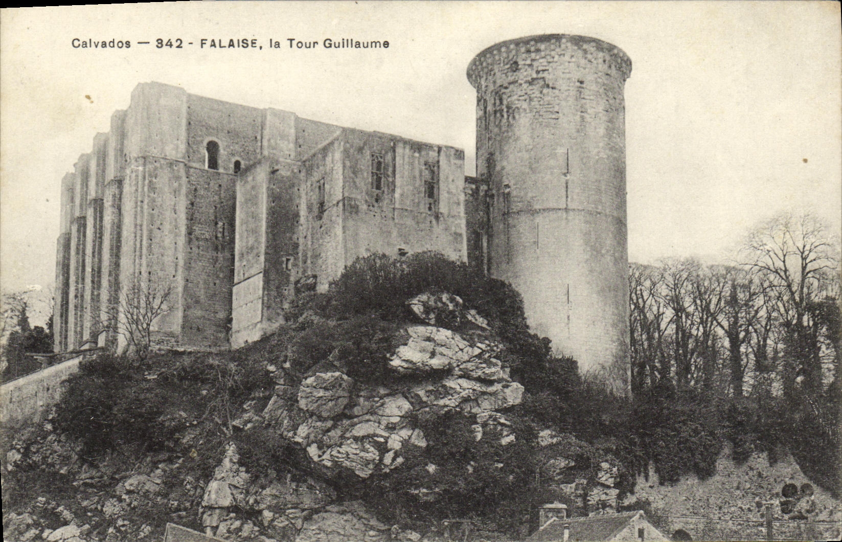 VINTAGE POSTCARD Cliff the Guillaume Tower