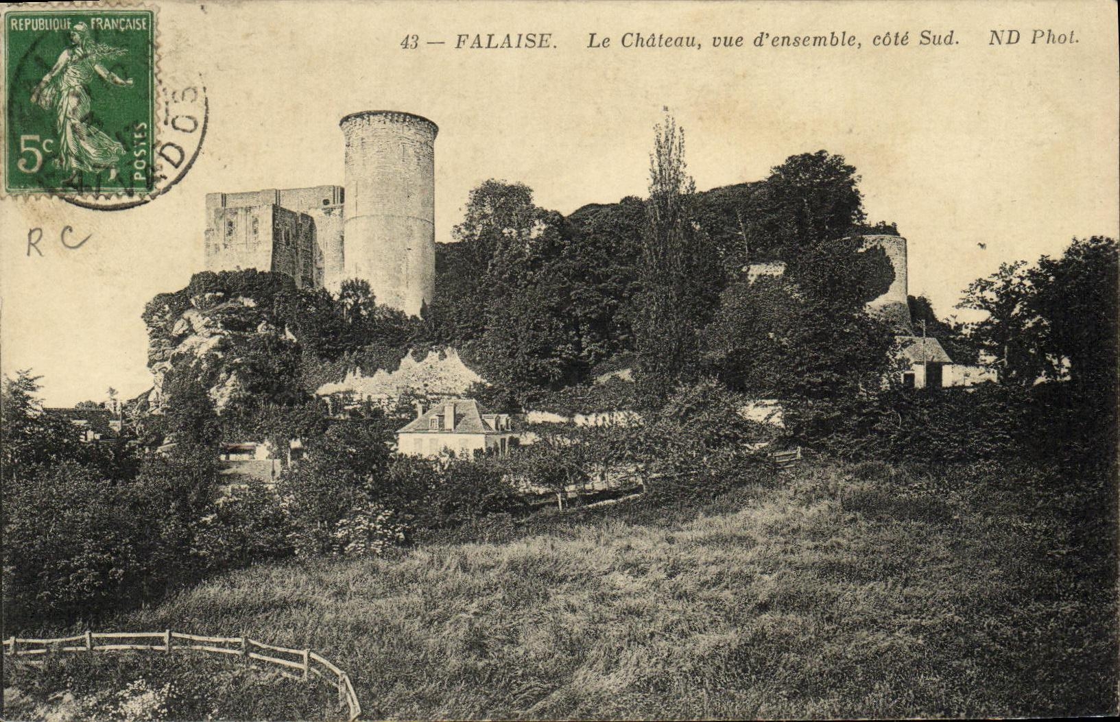 CPA Falaise Le Chateau vue d ensemble cote Sud