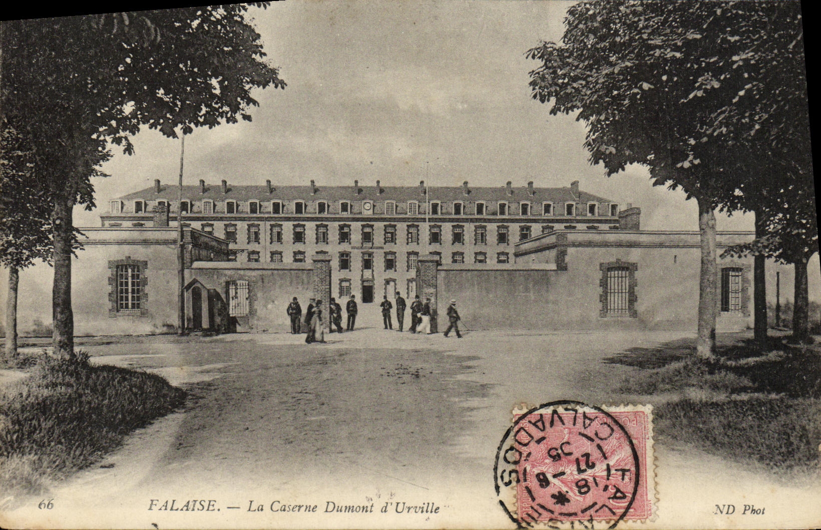 CPA Falaise La Caserne Dumont d Urville Militaria