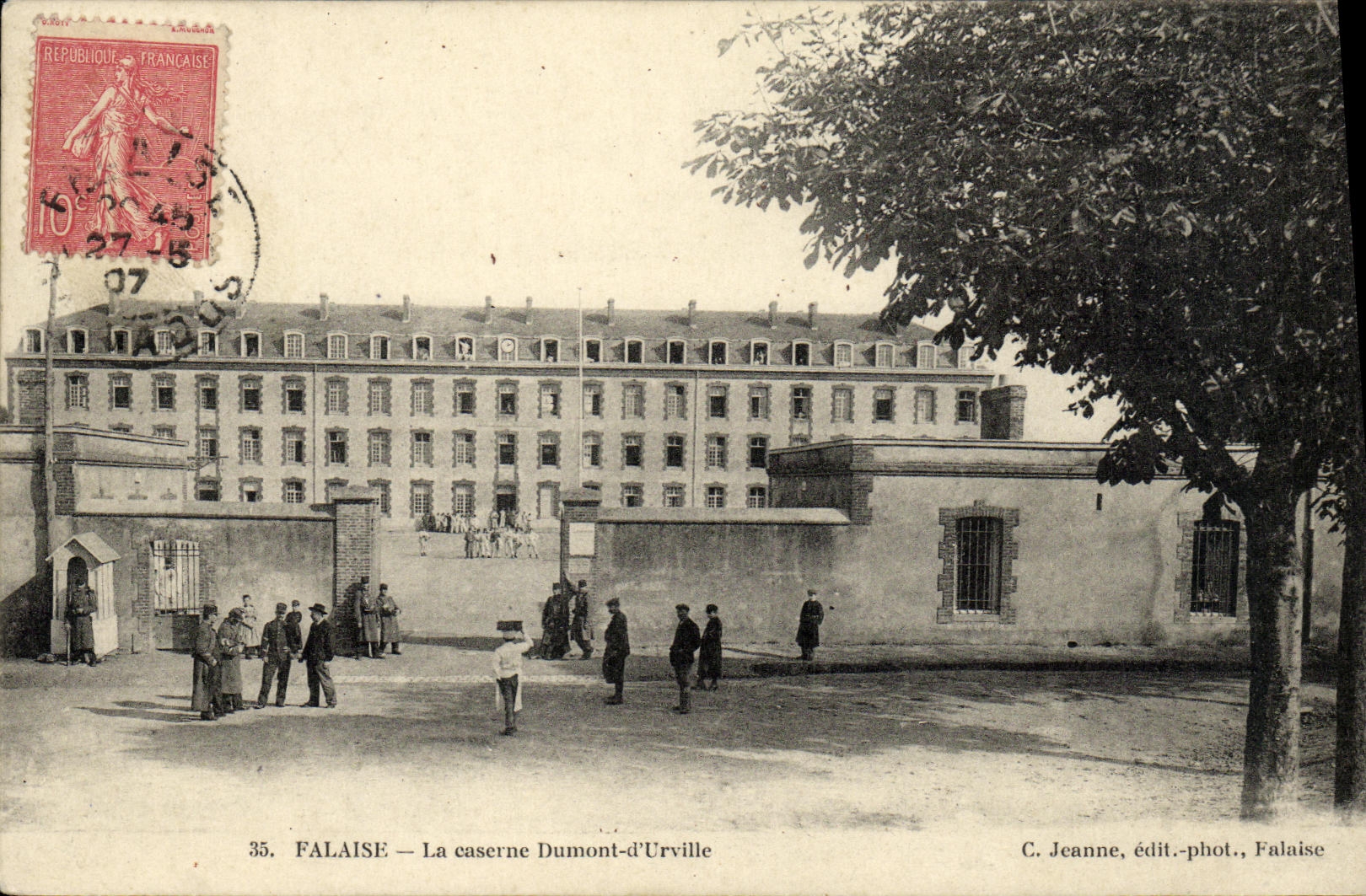 CPA Falaise La Caserne Dumont d Urville Militaria