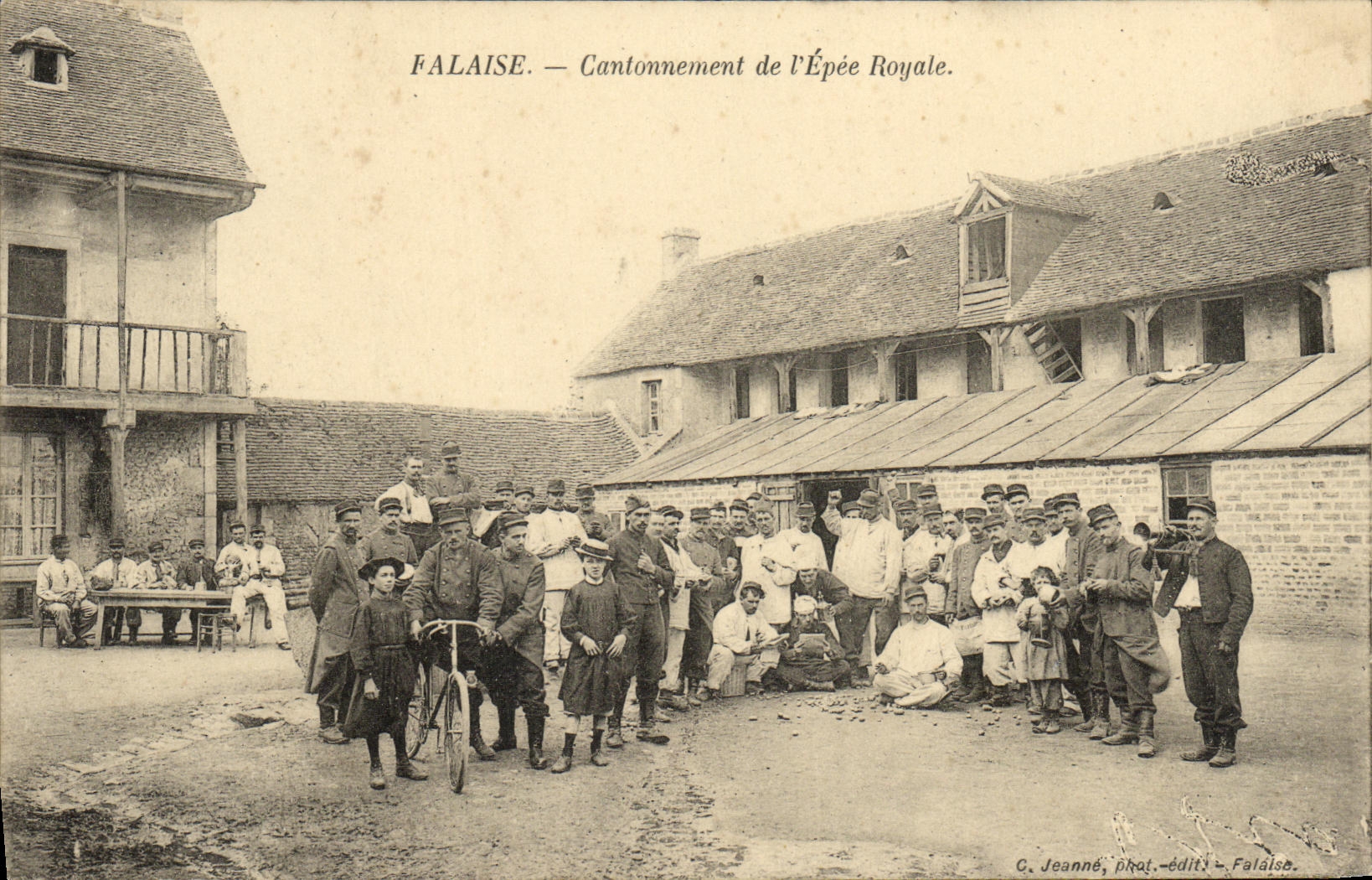 CPA Falaise Cantonnement de l Epee Royale Militaria TOP
