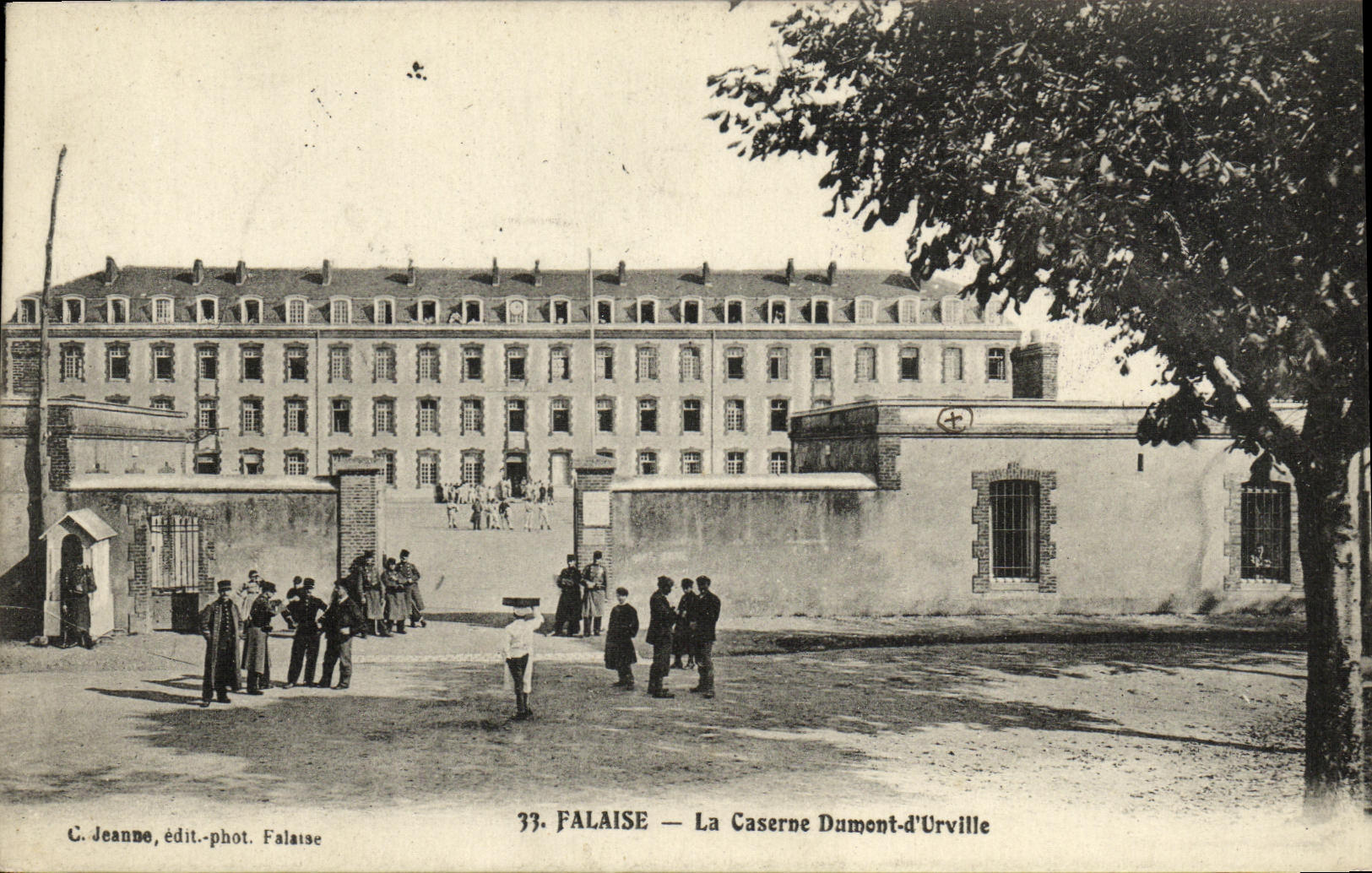 CPA Falaise La Caserne Dumont d Urville Militaria 
