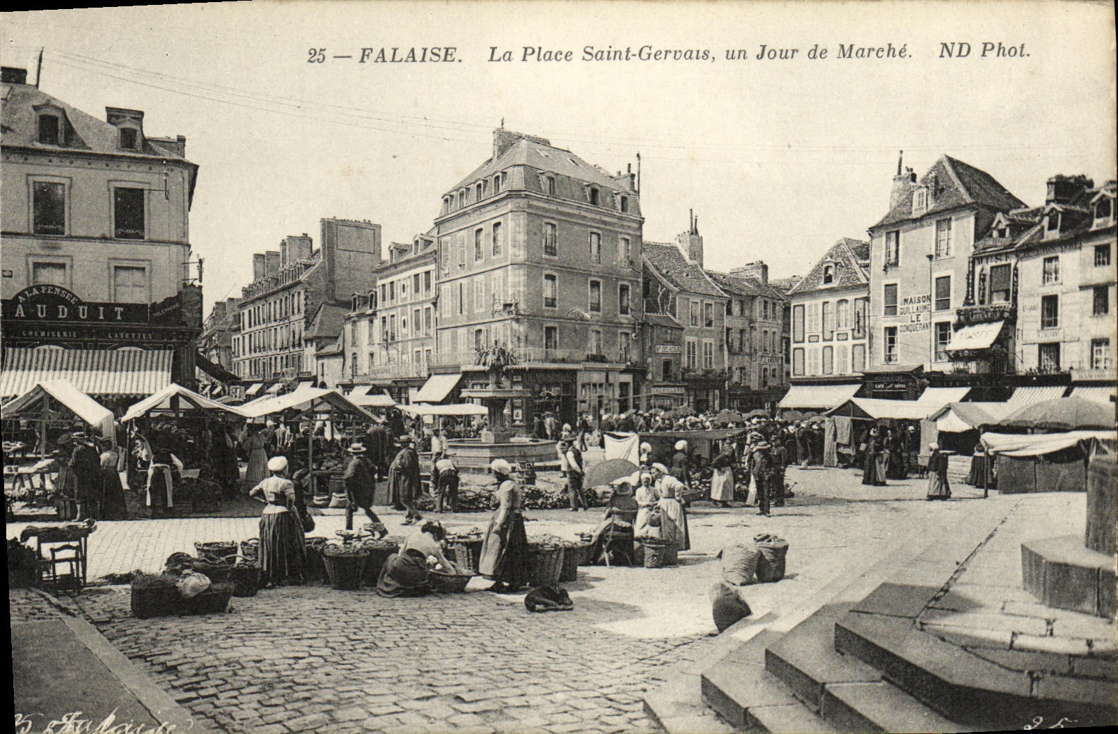 CPA Falaise La Place Saint Gervais un Jour de Marche tOP
