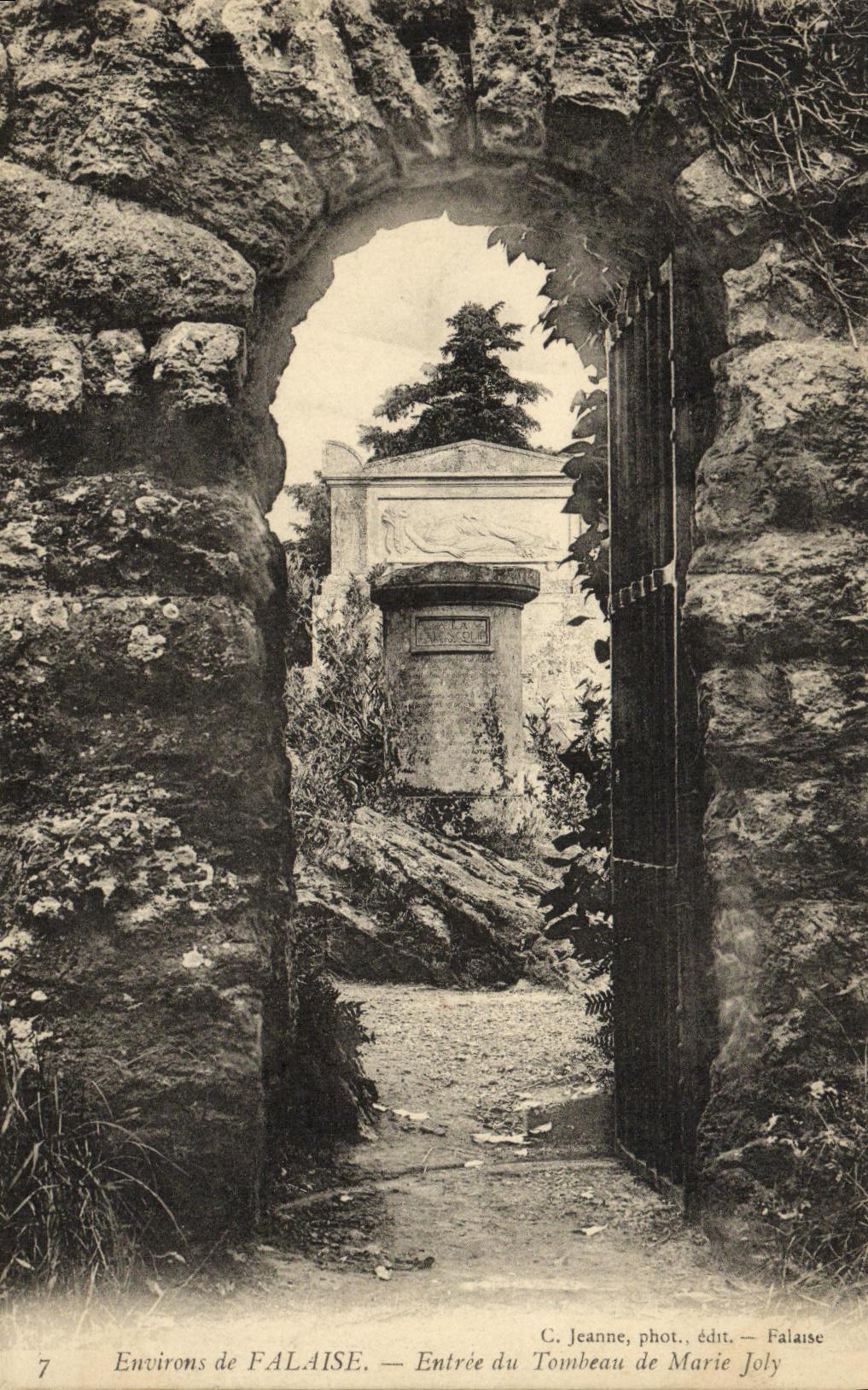 VINTAGE POSTCARD Cliff Surroundings Entered of the Tomb of Marie Jolly