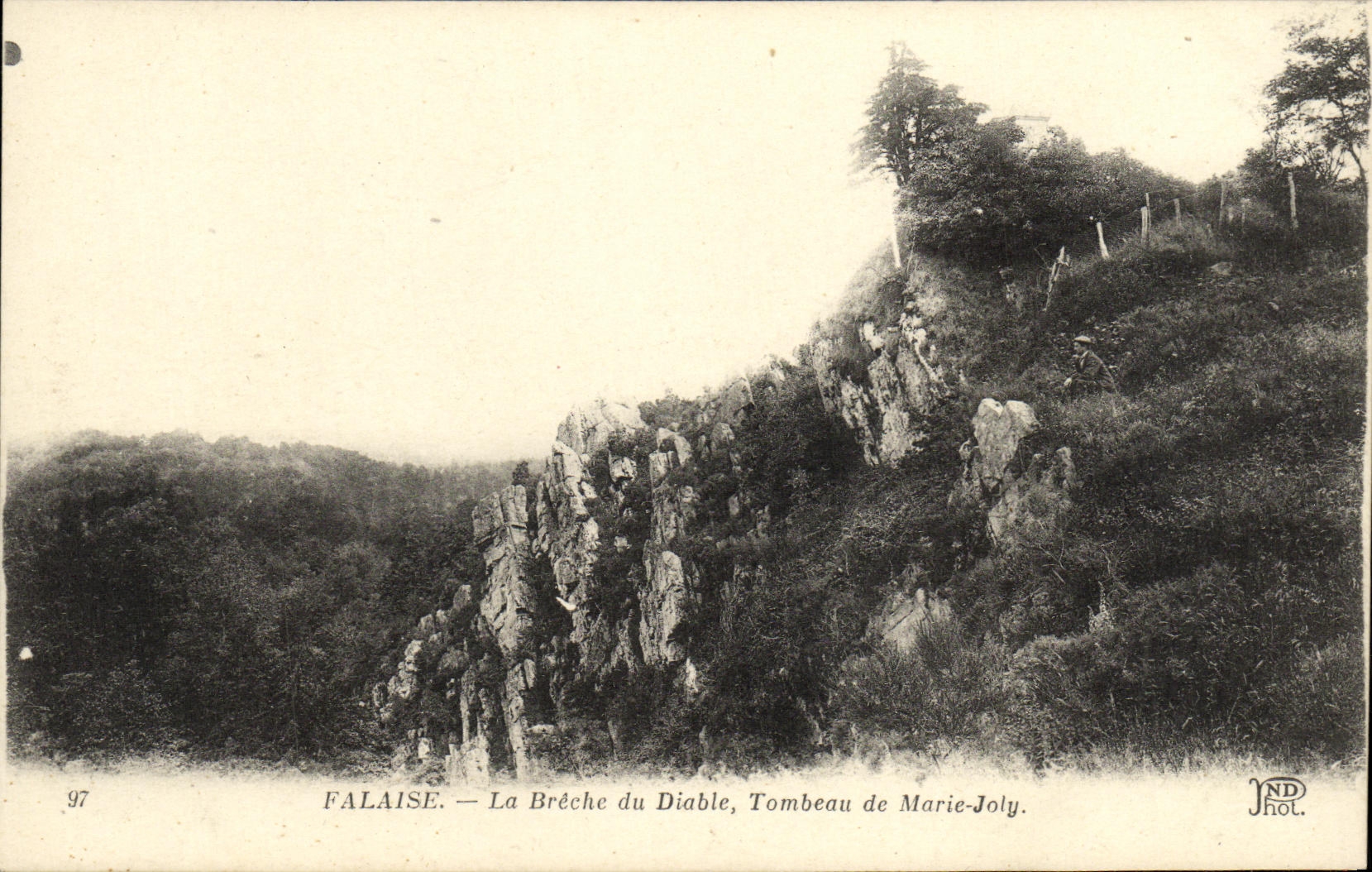 CPA Falaise La Breche du Diable Tombeau de Marie Joly