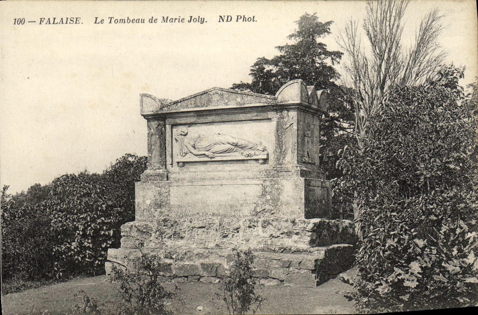 VINTAGE POSTCARD Cliff the Tomb of Marie Jolly