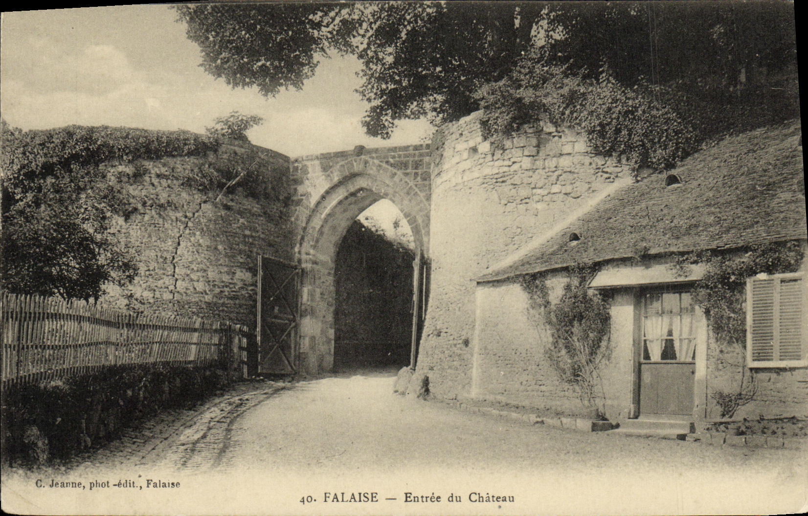 CPA Falaise Entree du Chateau