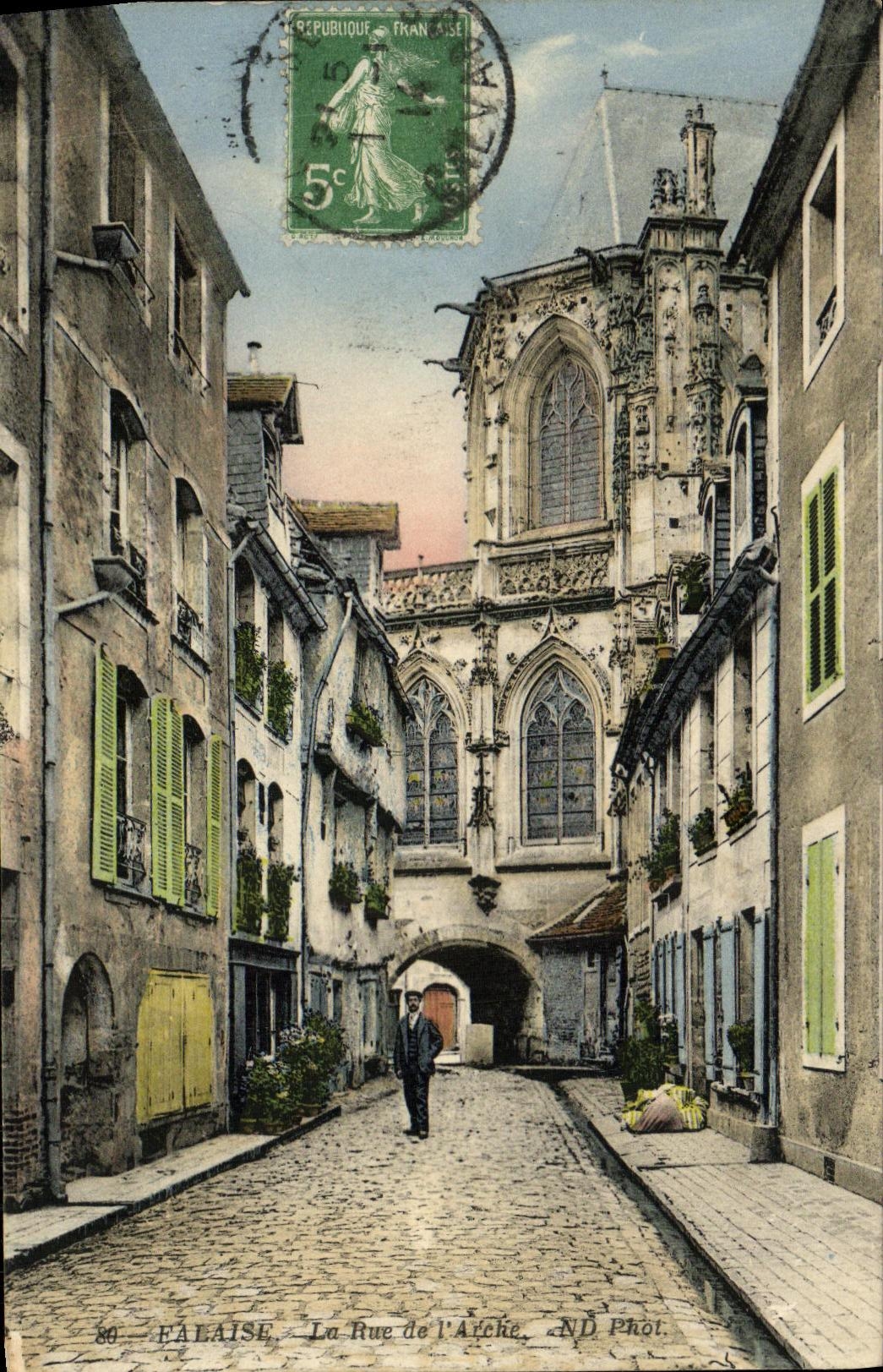 VINTAGE POSTCARD Cliff the Street of L Arch