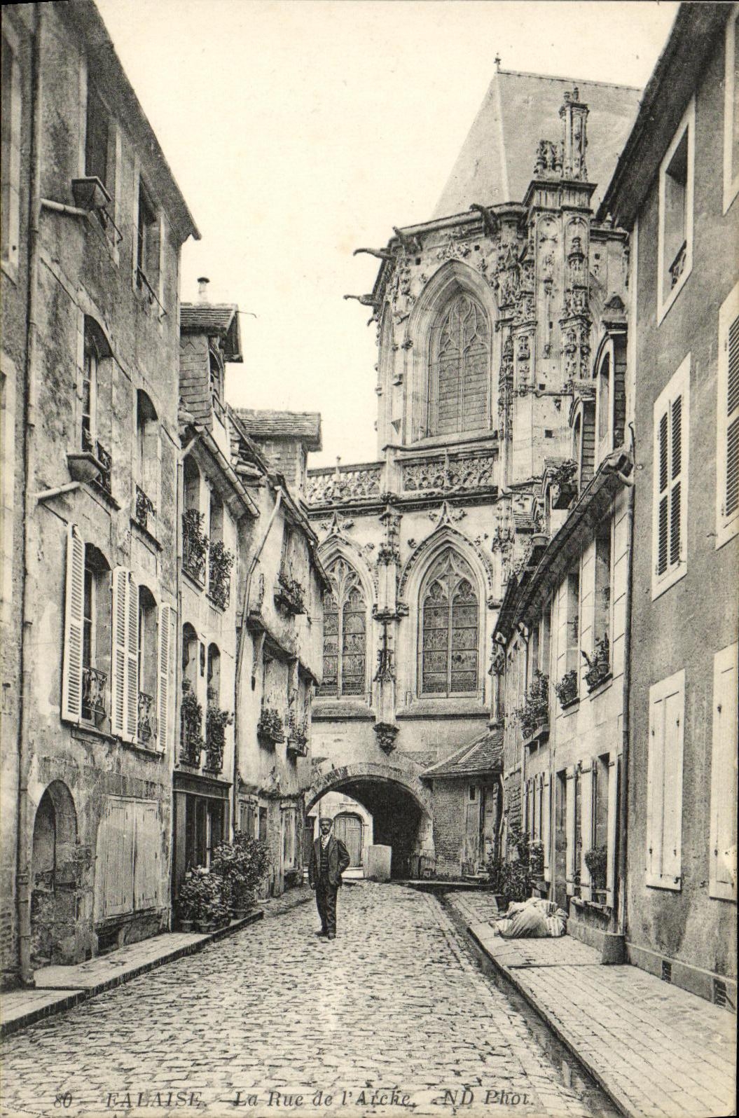 CPA Falaise La Rue de l Arche