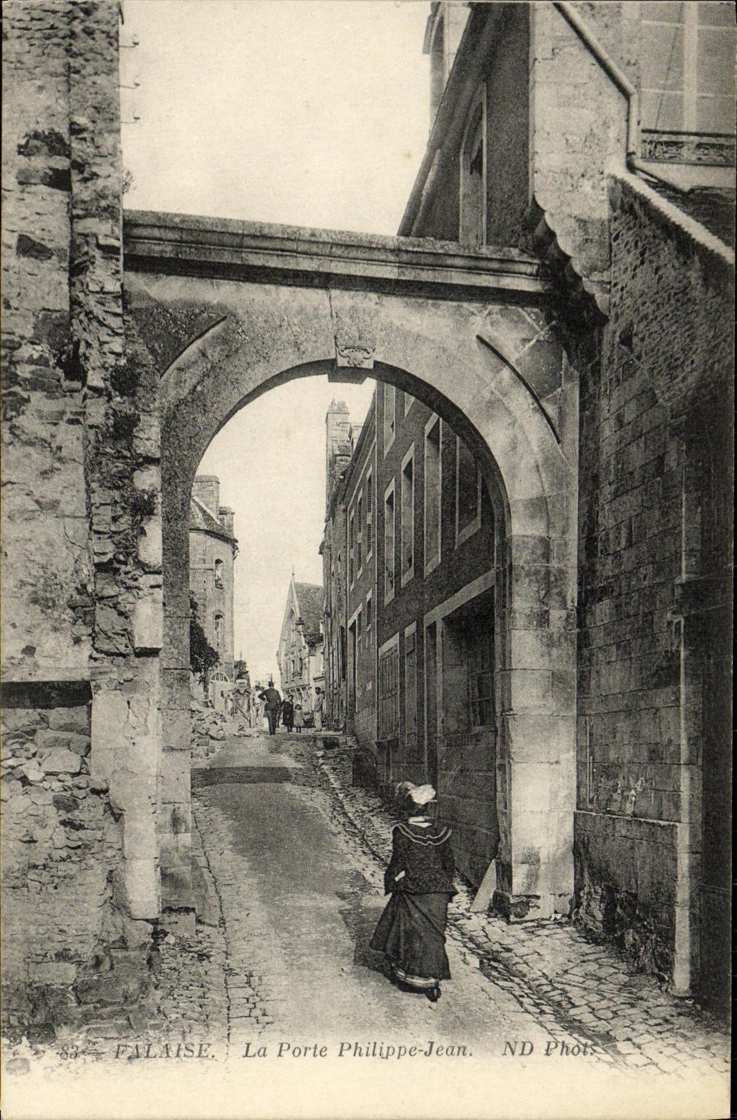 CPA Falaise La Porte Philippe Jean