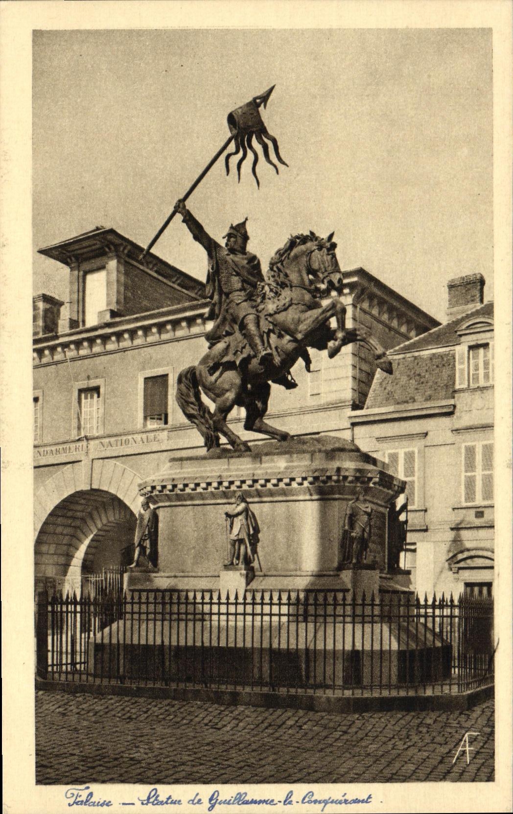 CPA Falaise Statue de Guillaume le Conquerant 