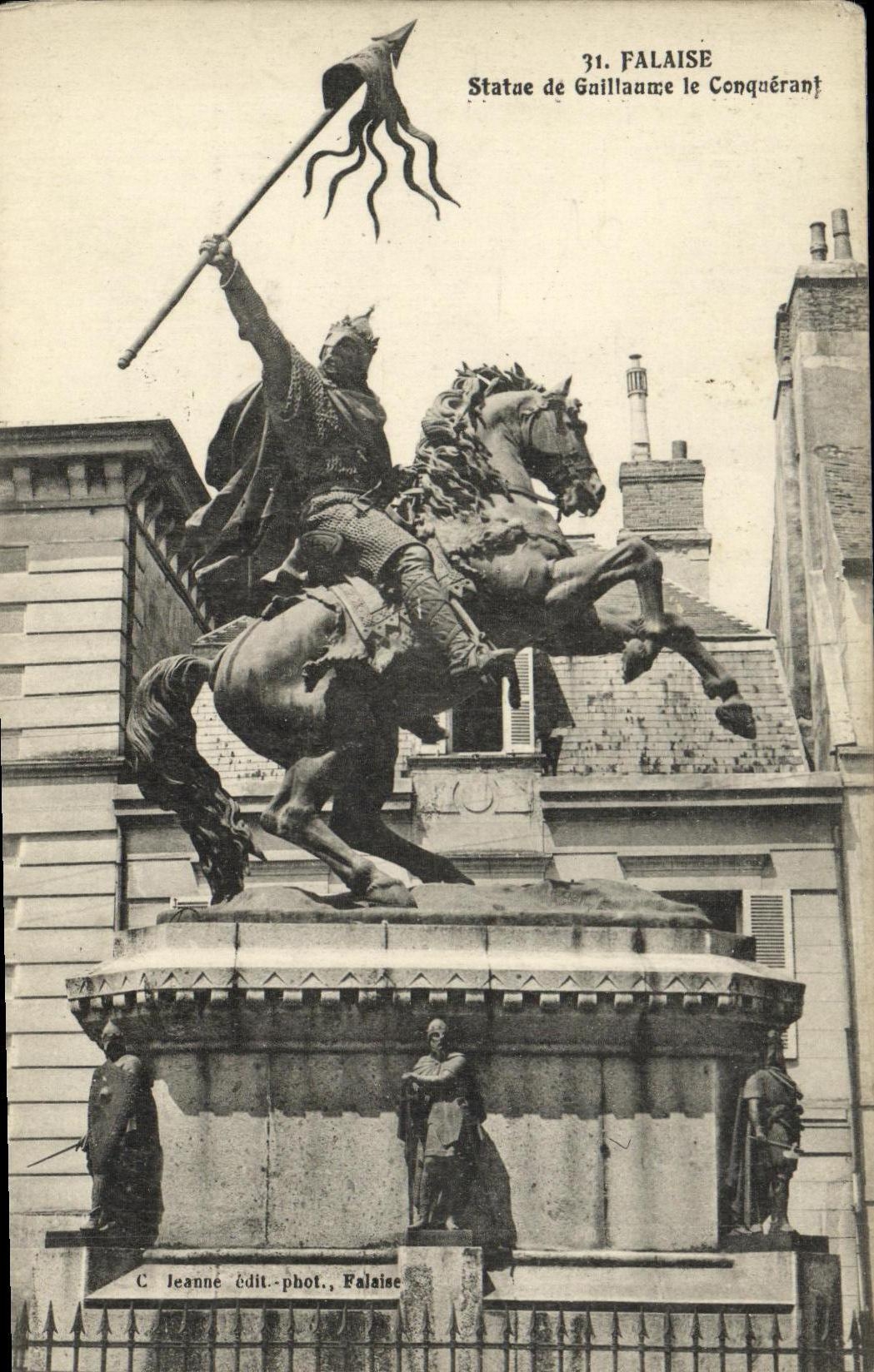 CPA Falaise Statue de Guillaume le Conquerant