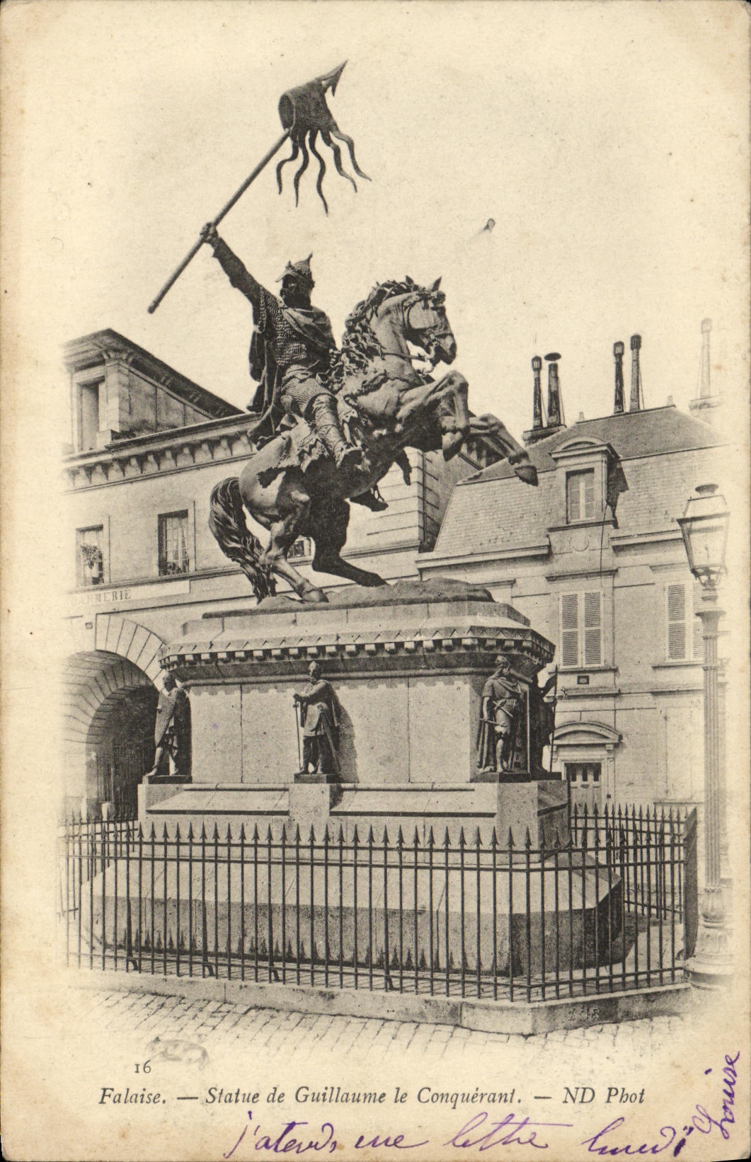 CPA Falaise Statue de Guillaume le Conquerant