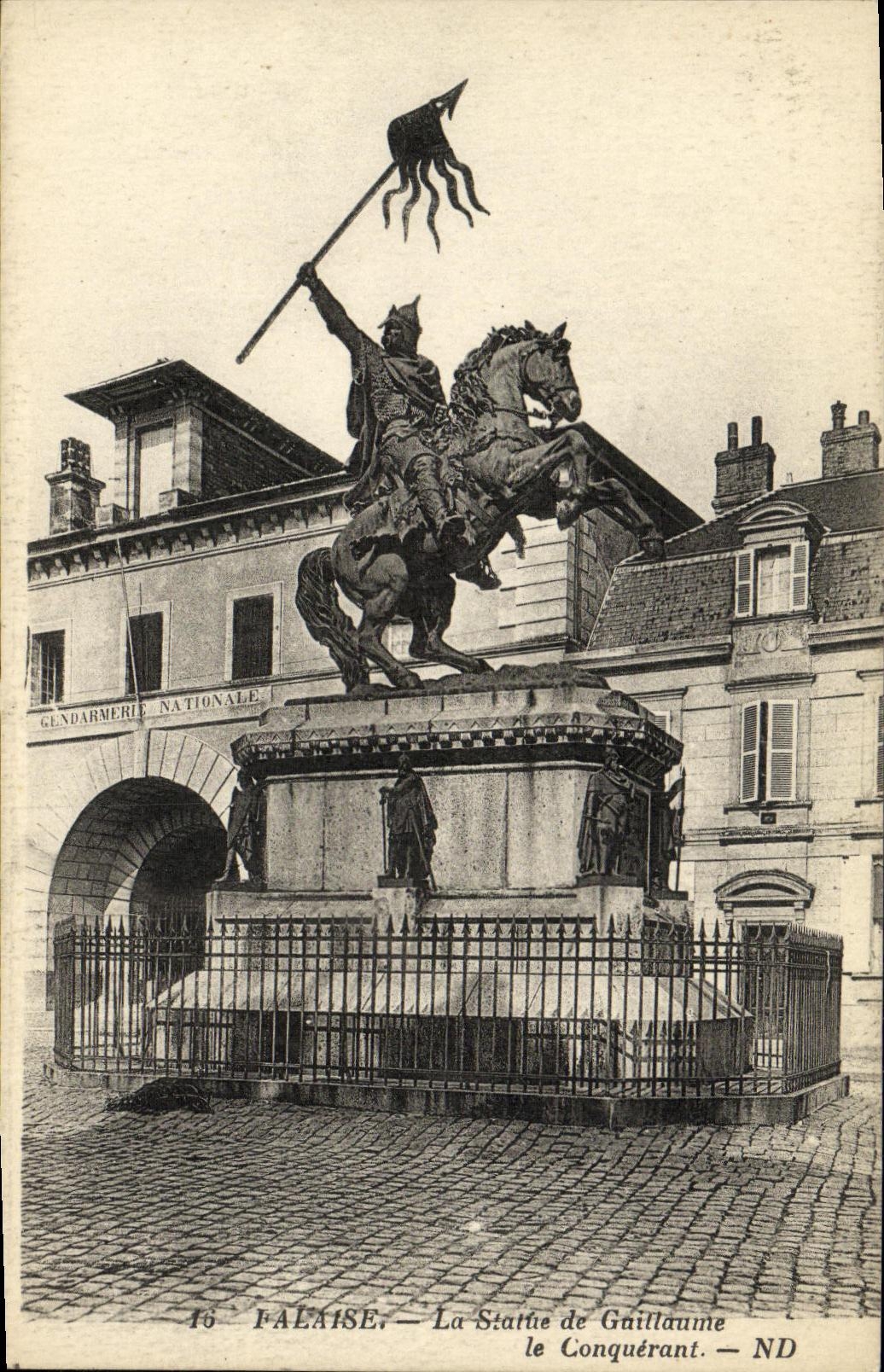 CPA Falaise La Statue de Guillaume le Conquerant
