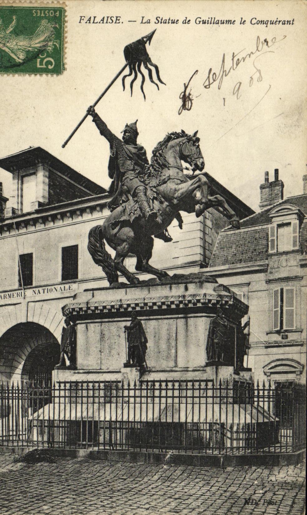 CPA Falaise La Statue de Guillaume le Conquerant