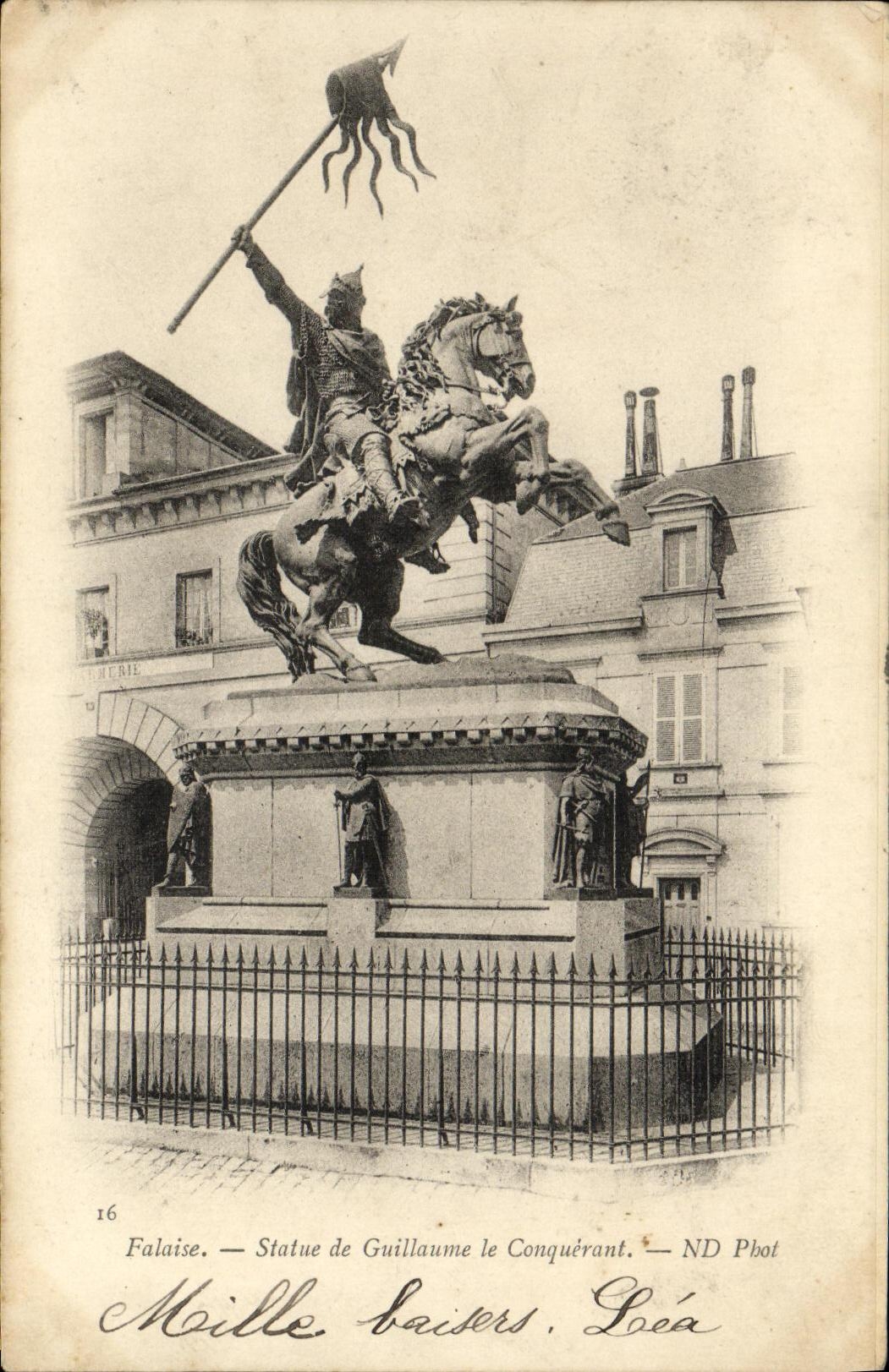 CPA Falaise Statue de Guillaume le Conquerant