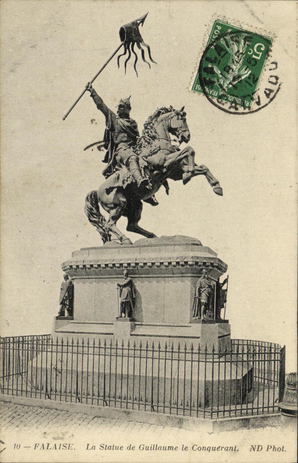 CPA Falaise La Statue de Guillaume le Conquerant