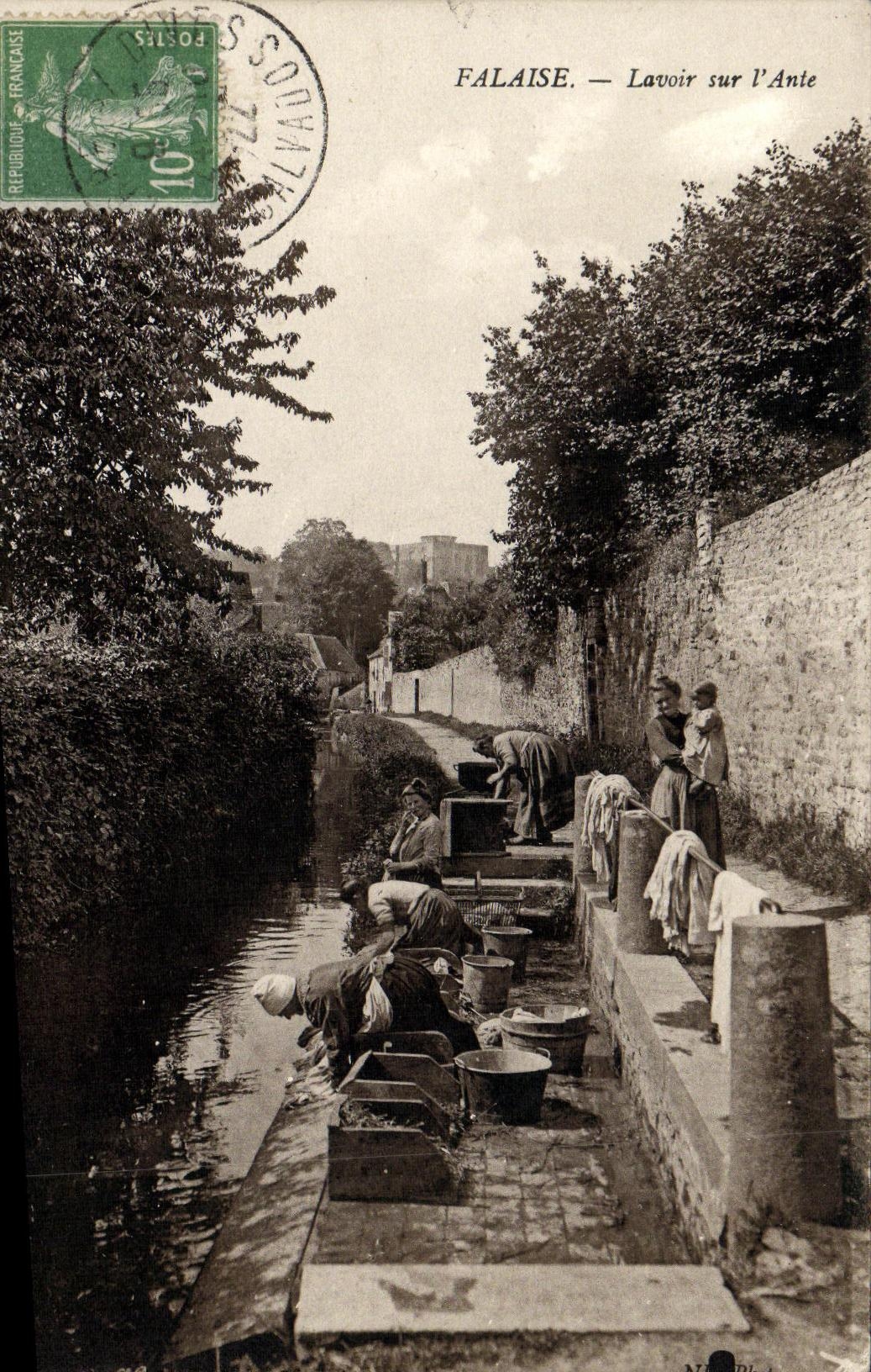 CPA Falaise Lavoir sur l Ante Femmes Enfants TOP