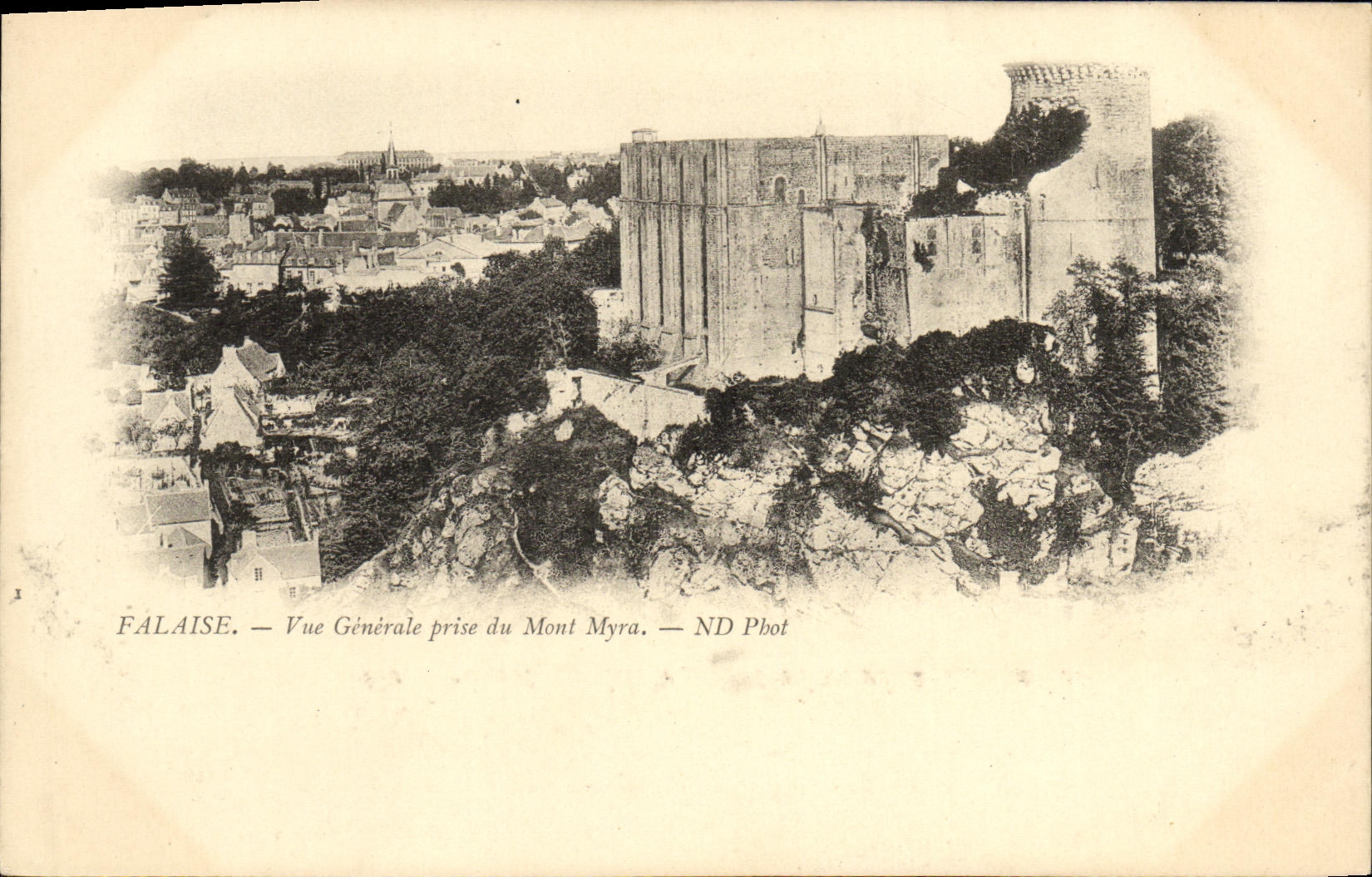 CPA Falaise Vue Generale prise du Mont Myra