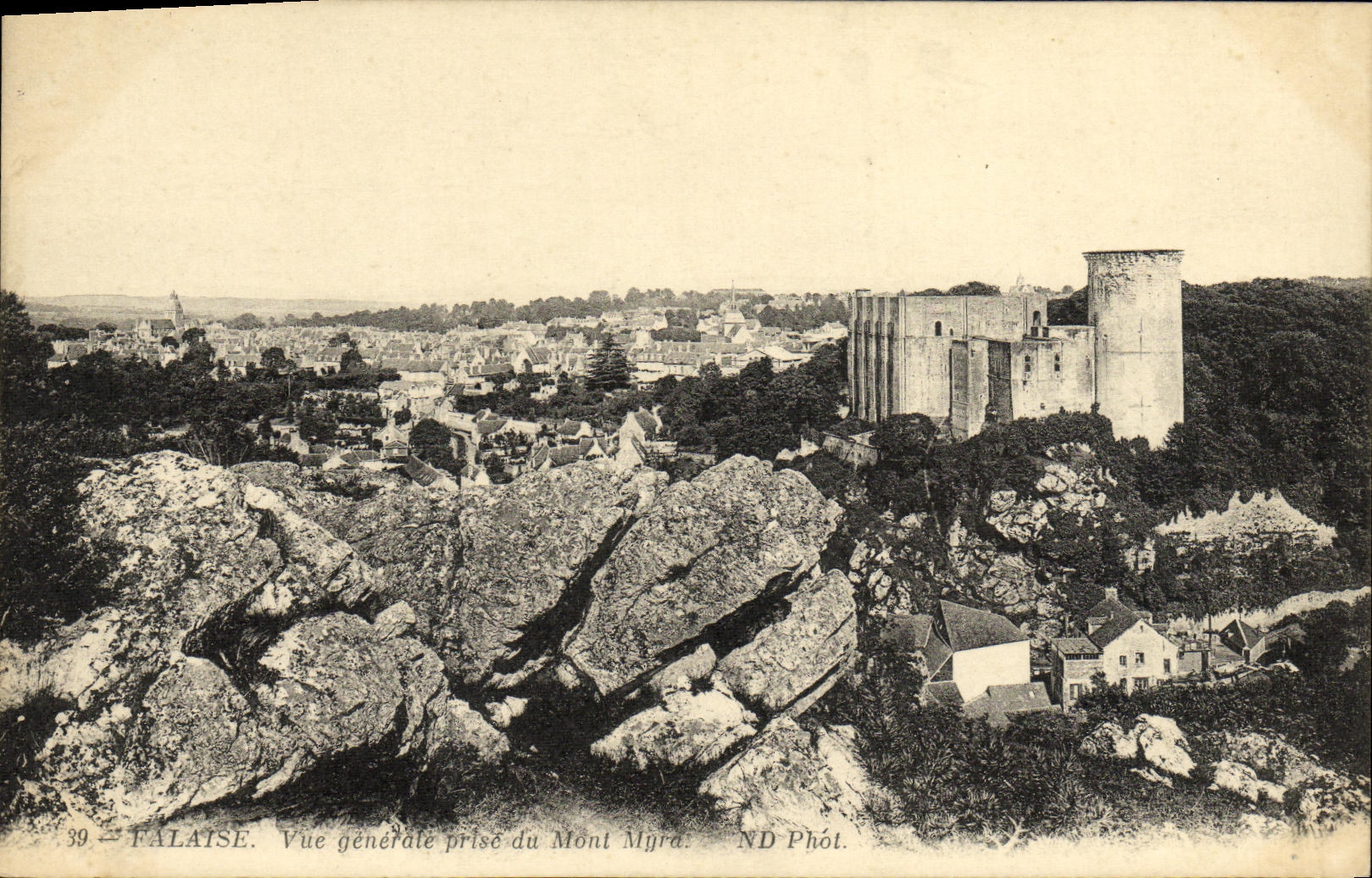 CPA Falaise Vue generale prise du Mont Myra