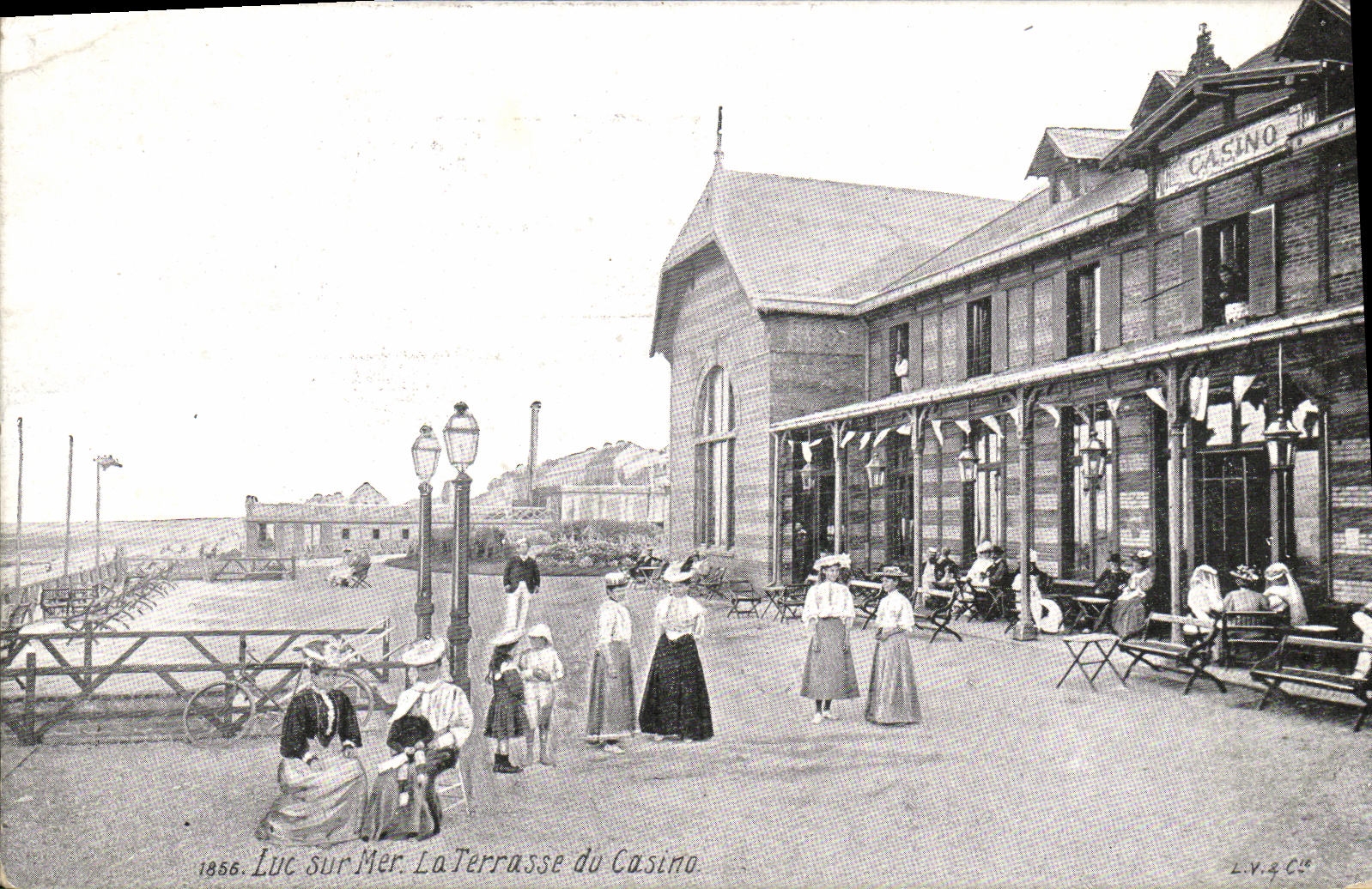 VINTAGE POSTCARD Luc On Sea the Terrace Casino