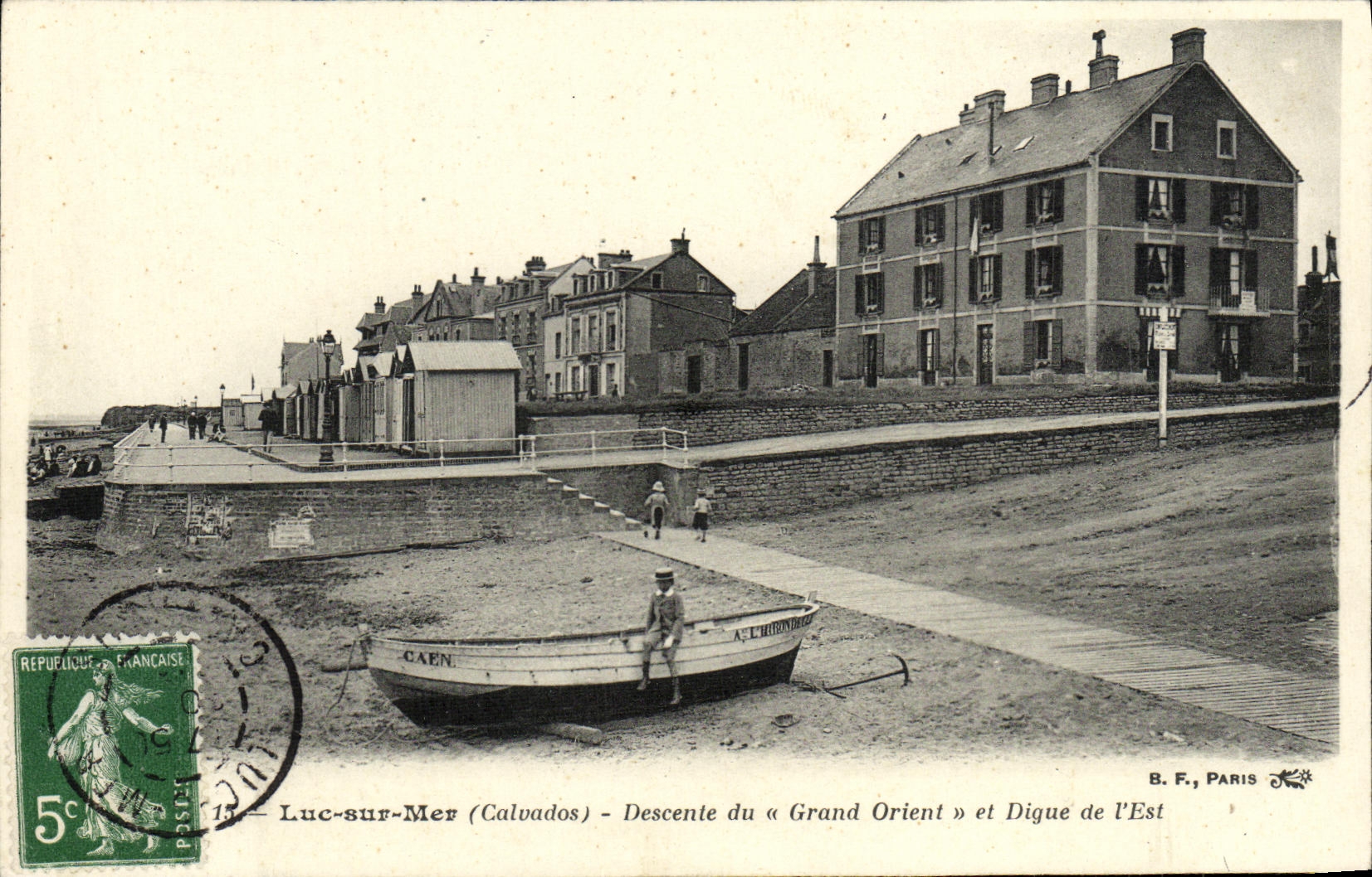 La POSTAL Lucas de la VENDIMIA en la pendiente del mar del gran este y la presa de L es