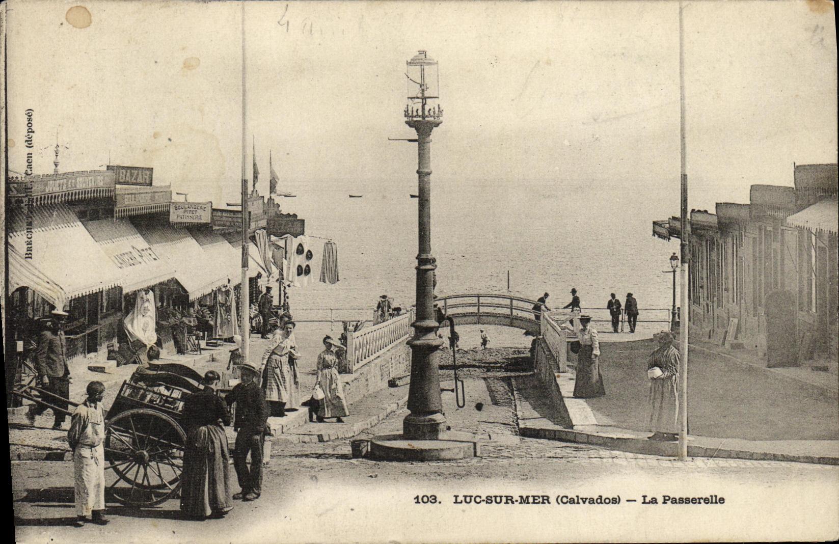 POSTAL Lucas de la VENDIMIA en pasarela del mar