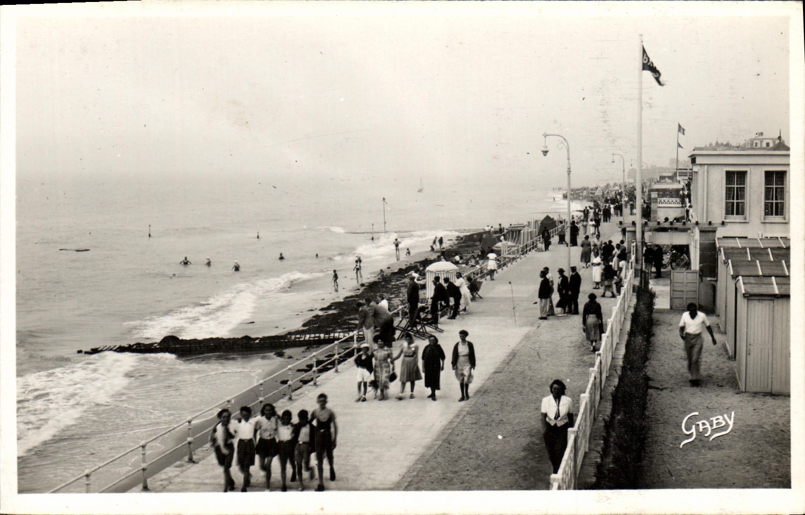 CPM Luc Sur Mer La Digue et la Plage