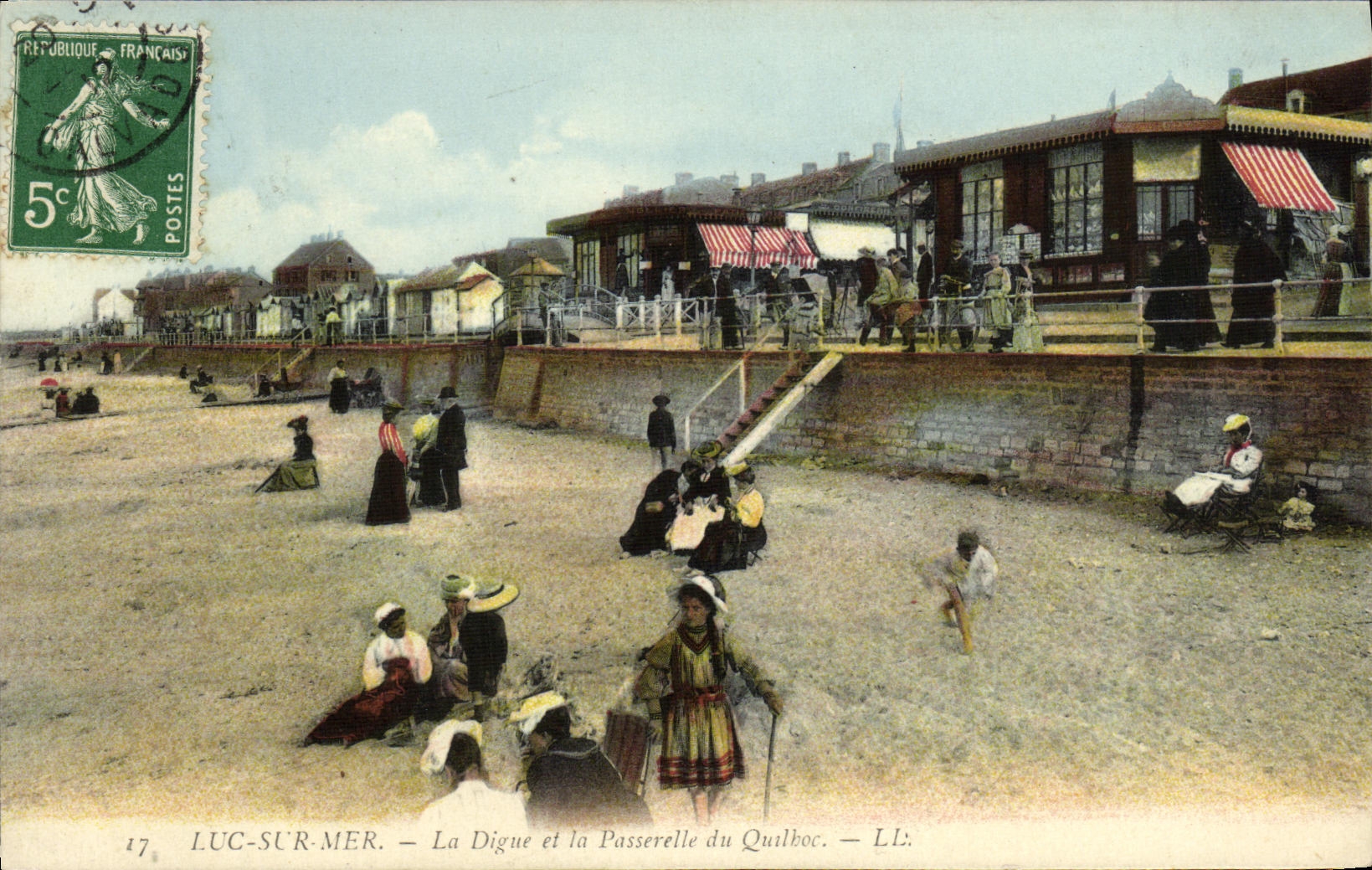 CPA Luc Sur Mer La Digue et la passerelle du Quilhoc