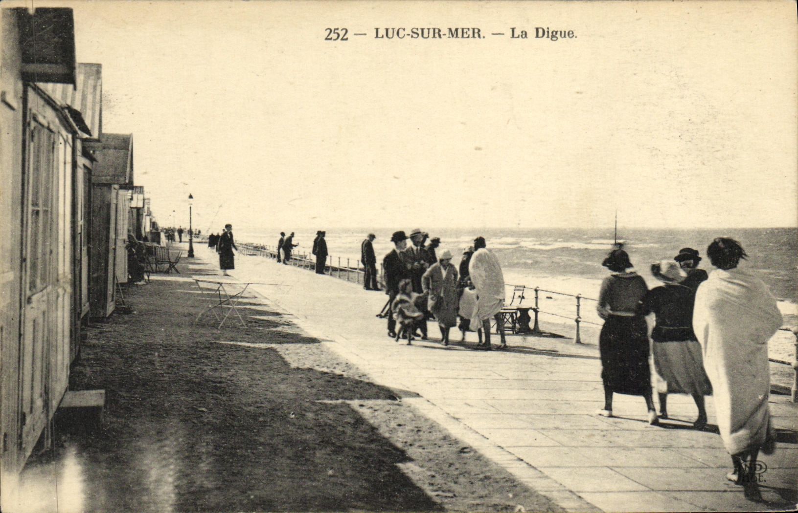 CPA Luc Sur Mer Sur la Digue 