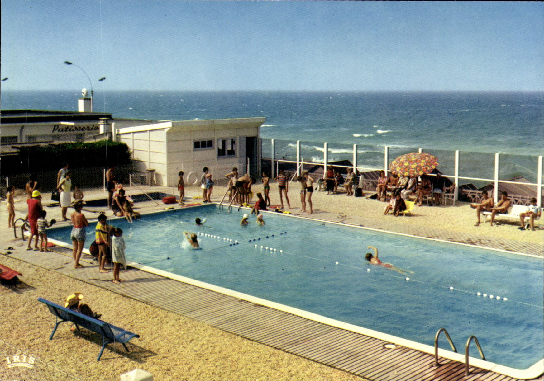 POSTAL MODERNA Lucas en el mar la piscina