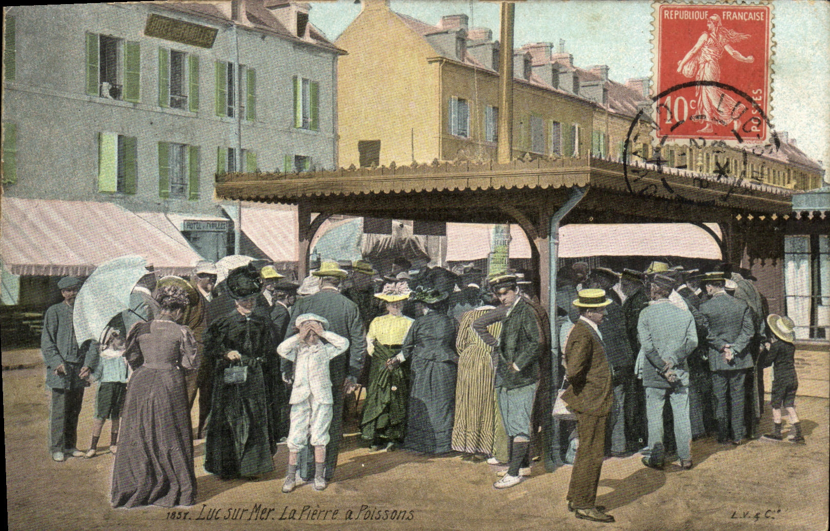 POSTAL Lucas de la VENDIMIA en piedra del mar con los pescados