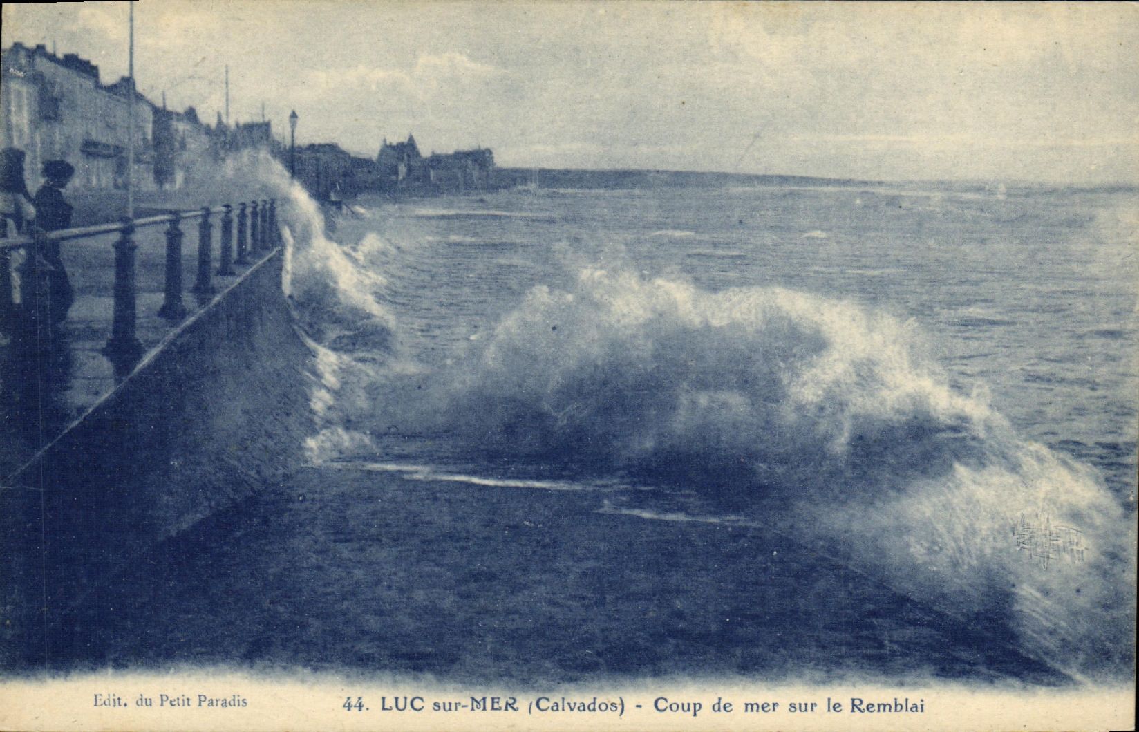 POSTAL Lucas de la VENDIMIA en la inflamacion pesada del mar el terraplen