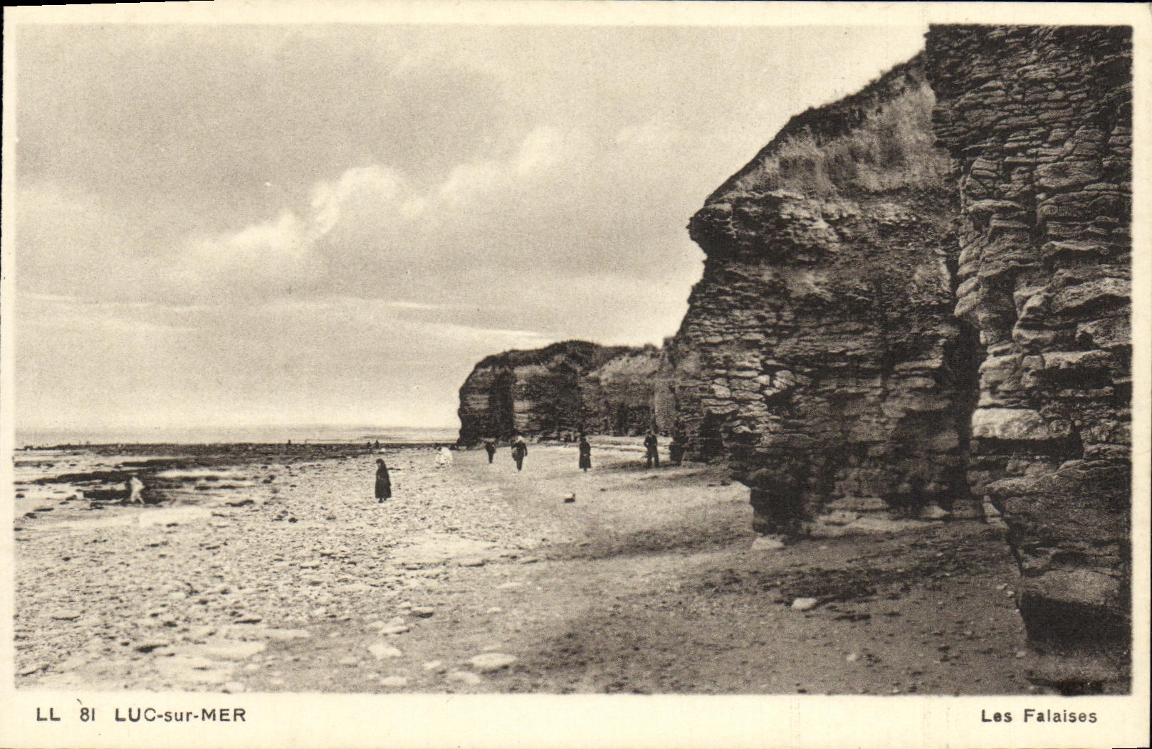 CPA Luc Sur Mer Les Falaises 