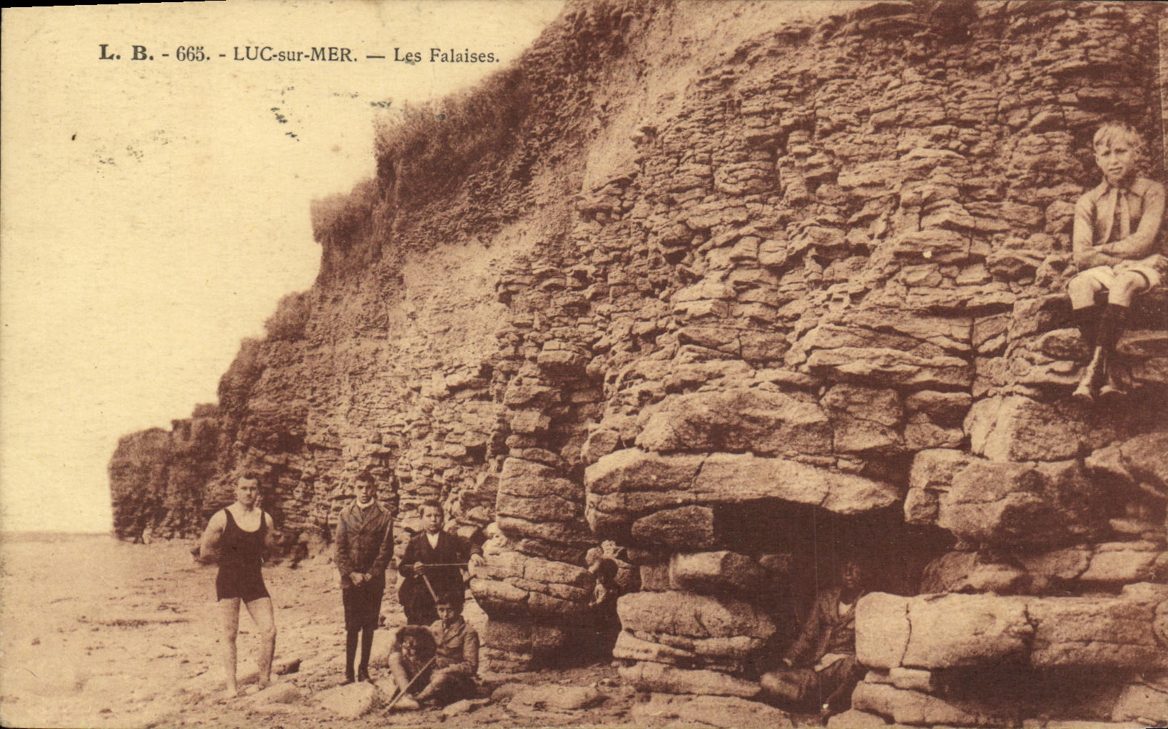 POSTAL Lucas de la VENDIMIA en el mar en los banistas de los acantilados