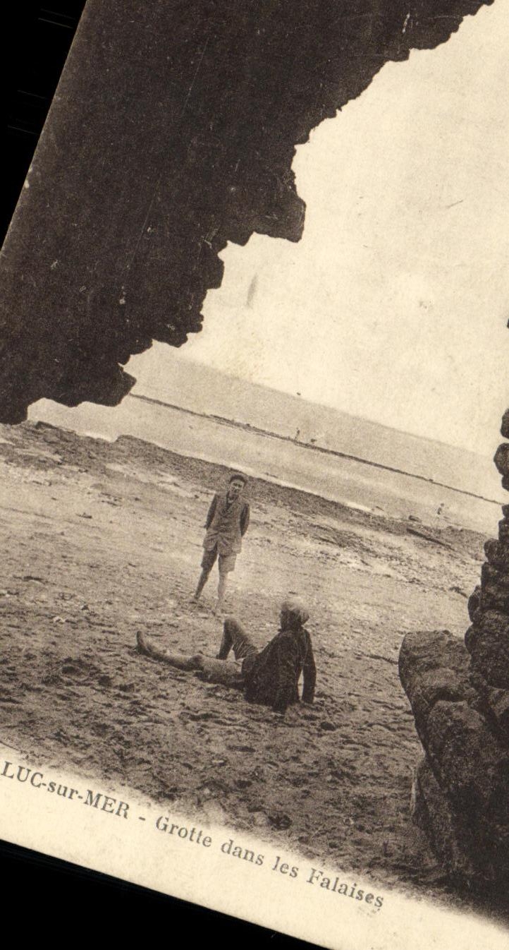 POSTAL Lucas de la VENDIMIA en la cueva del mar en acantilados